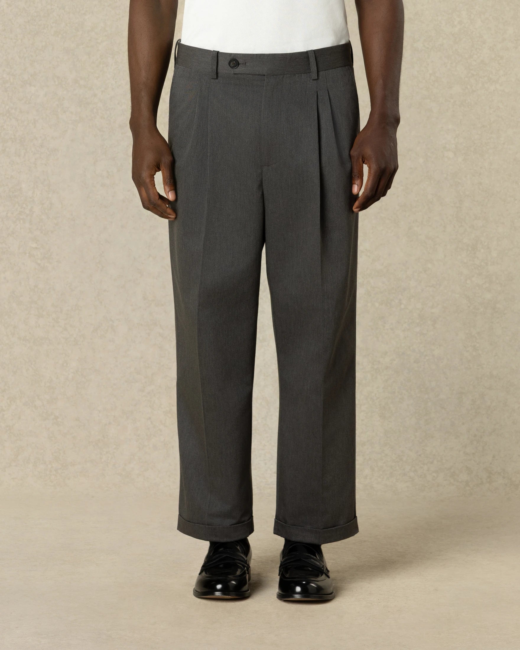 Drôle De Monsieur Twill Cropped Pleated Herren-Hose Grau