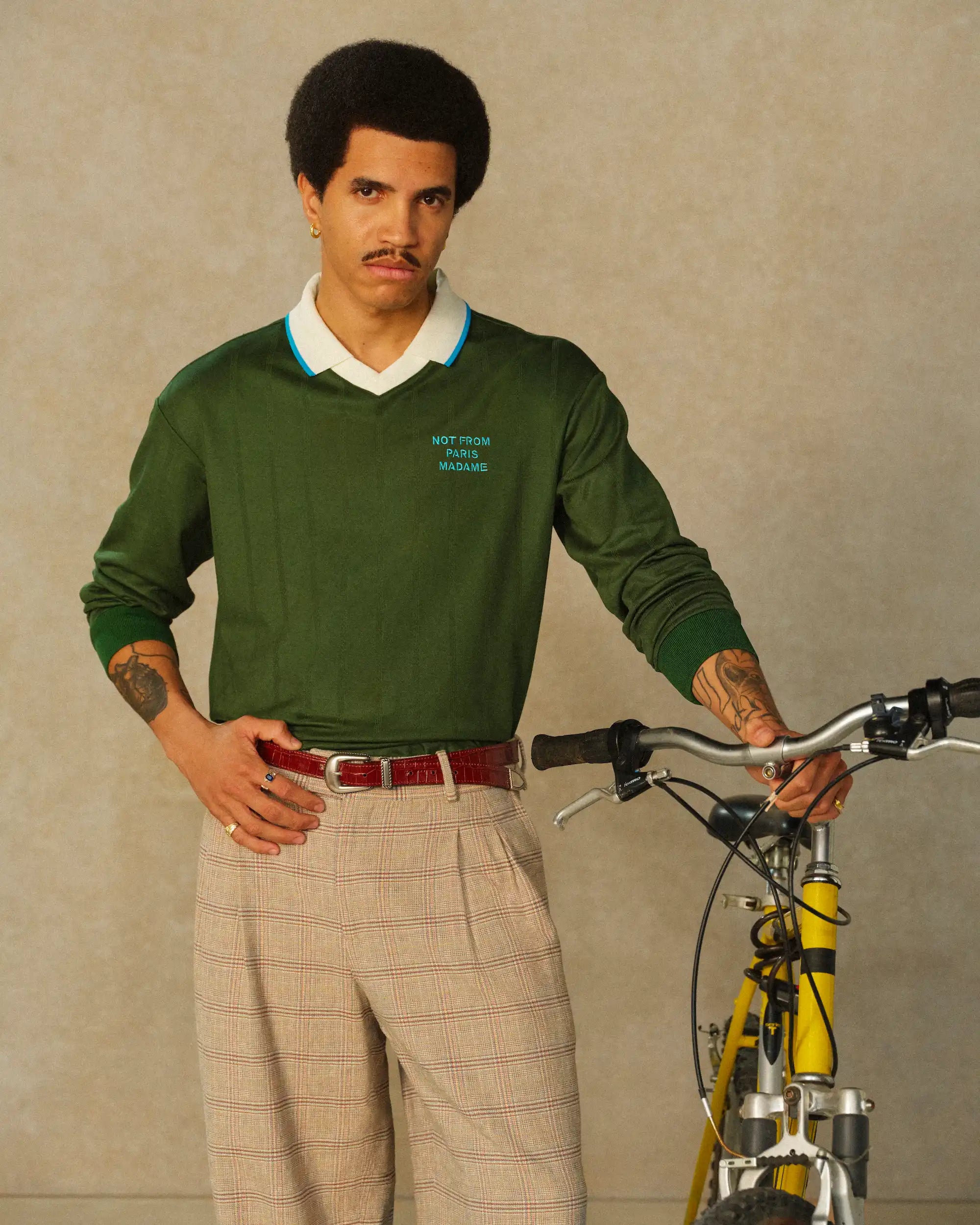 Drôle De Monsieur Slogan Longsleeve Polo Dunkelgrün Print