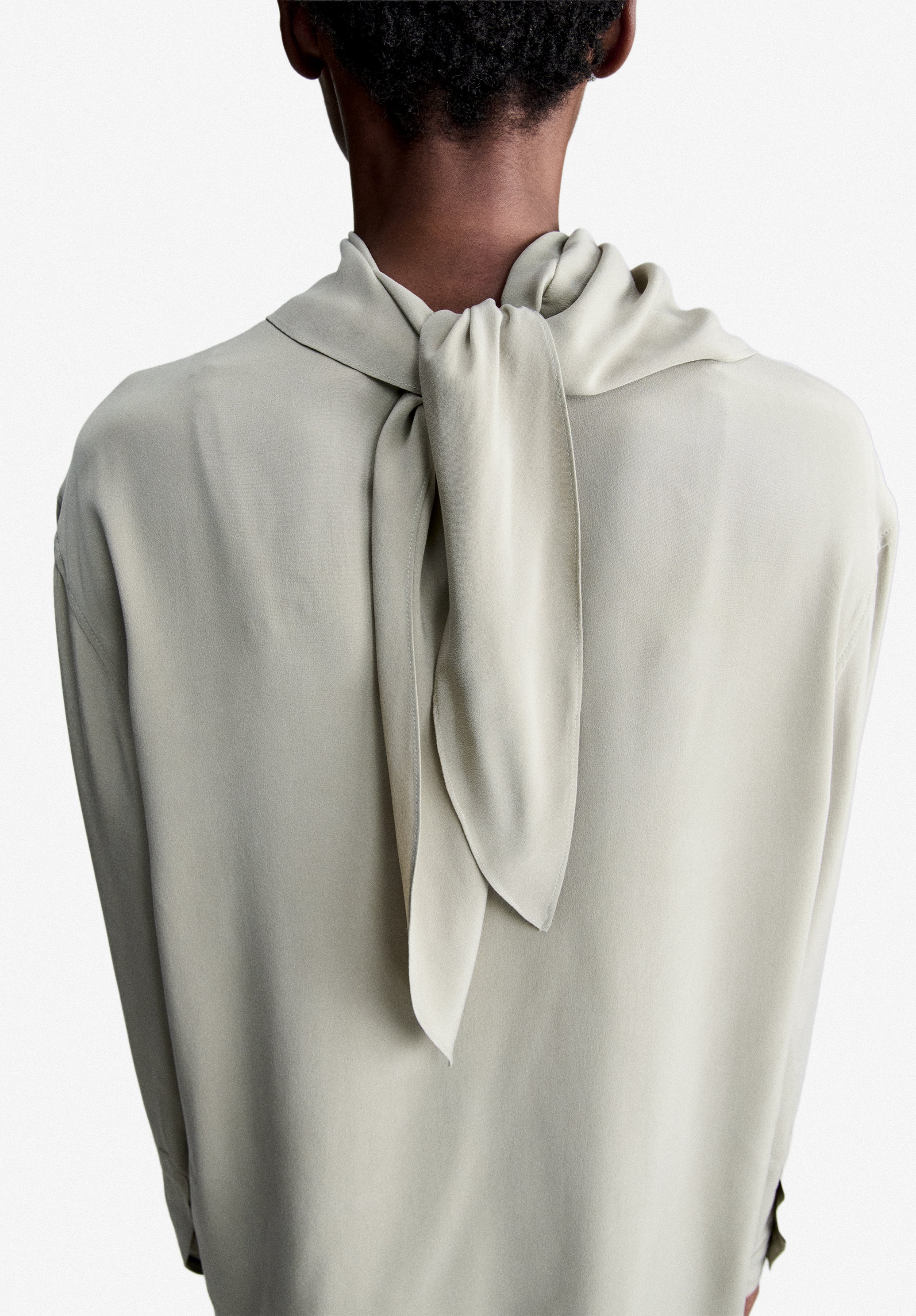 A.P.C. Seidenbluse Mandelgrün Schluppenbluse 38 Seide