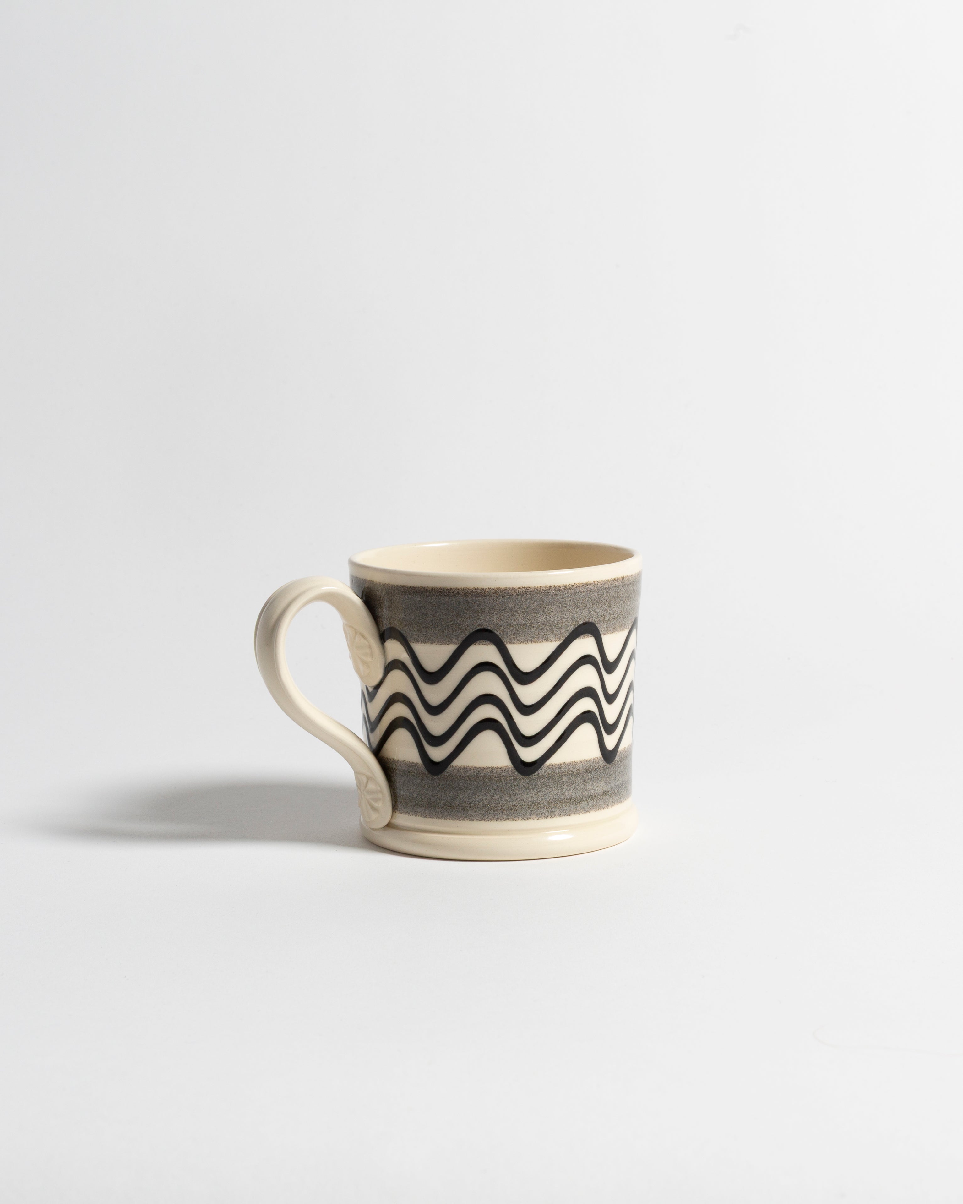 J.W. Anderson Shamrock Mug Tasse Schwarz/Ecru