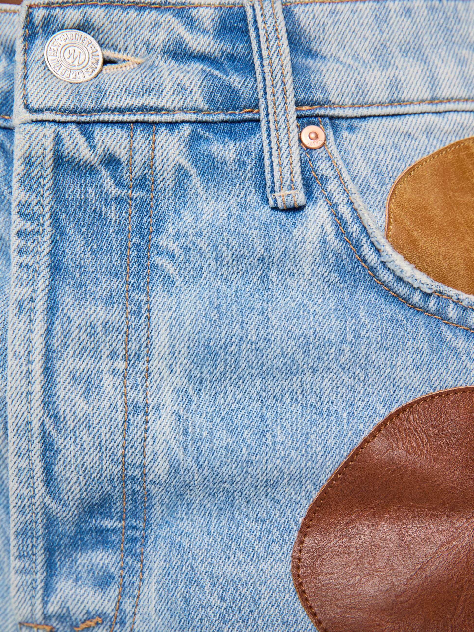 Mother Denim The Patched Dialed Back Rambler Sneak Jeans Hellblau