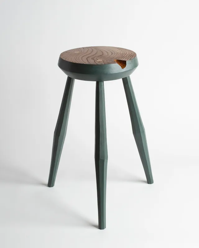 J.W.Anderson Furniture Sussex Elm Hocker Grün Holz