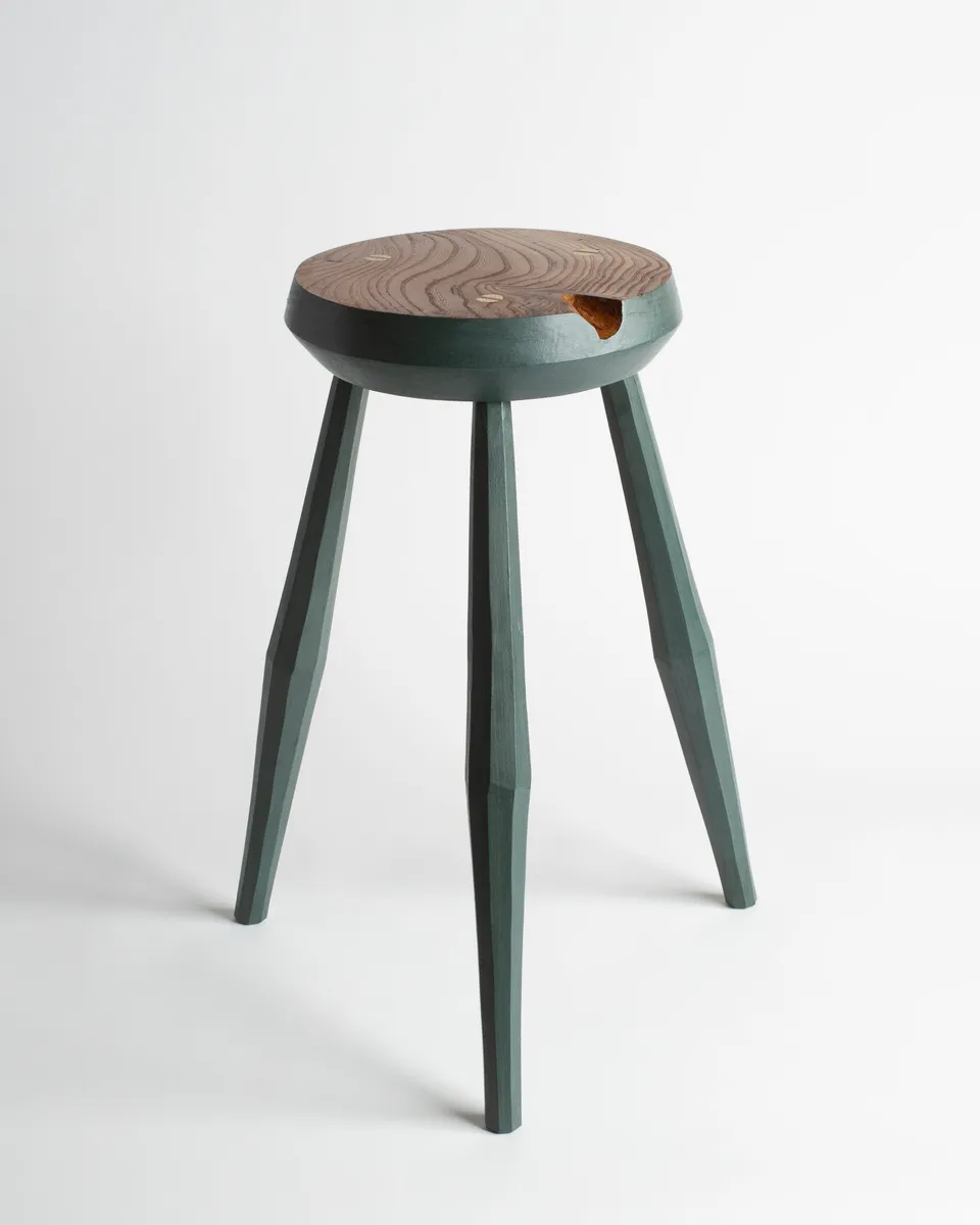 J.W.Anderson Furniture Sussex Elm Hocker Grün Holz