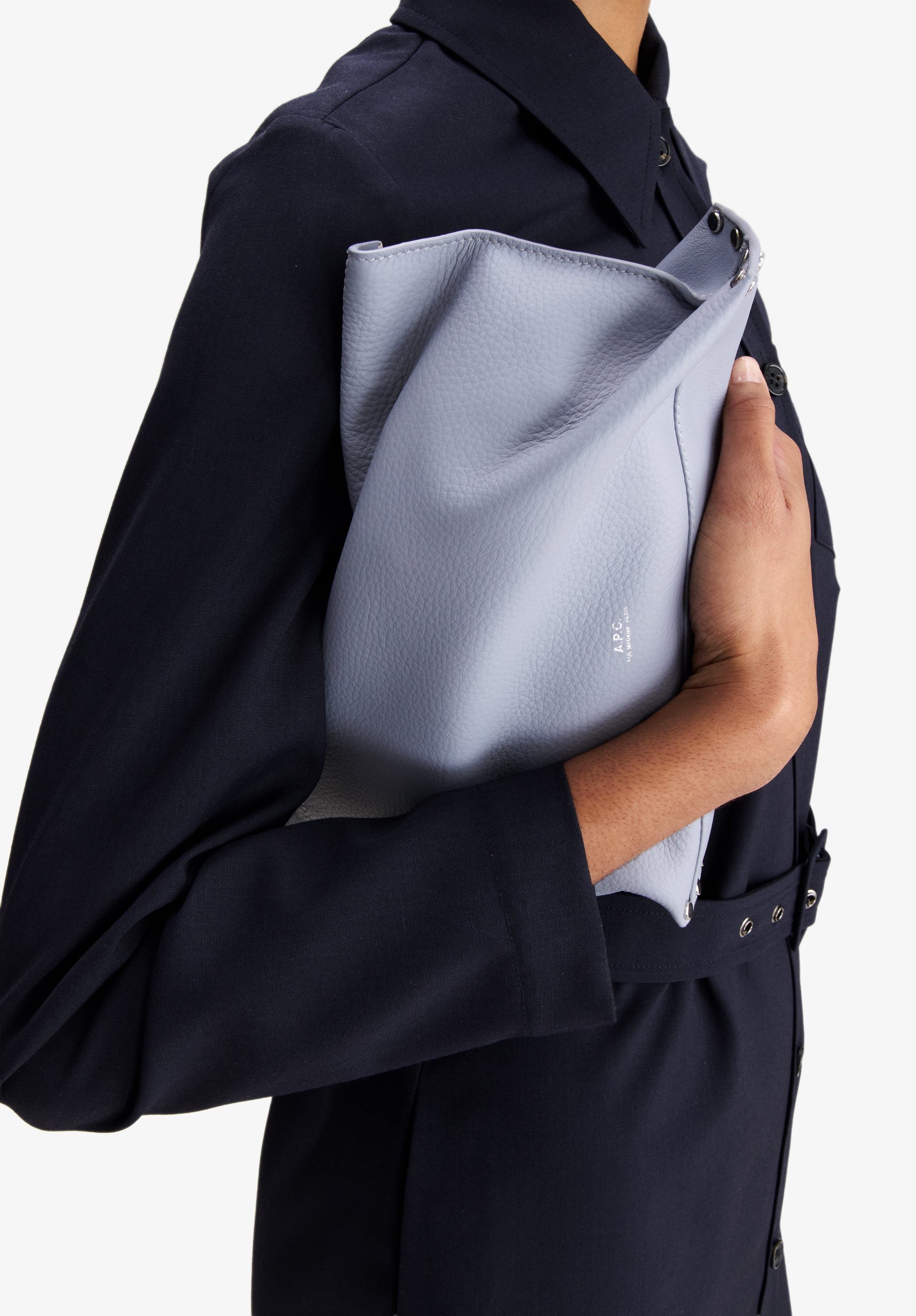 A.P.C. Neige Clou Clutch Leder genarbt TU