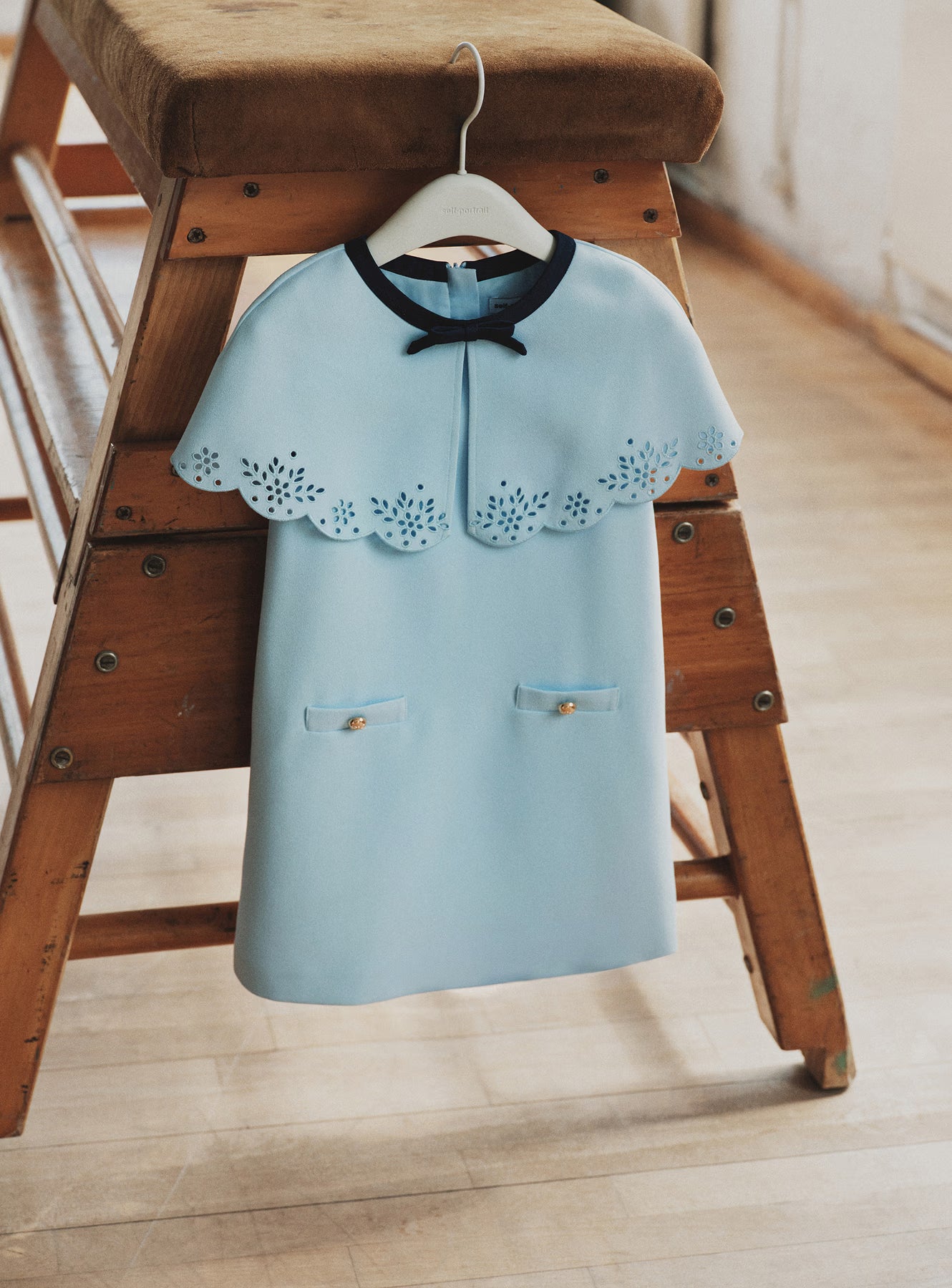 Self Portrait Blue Crepe Cape Kinderkleid Blau