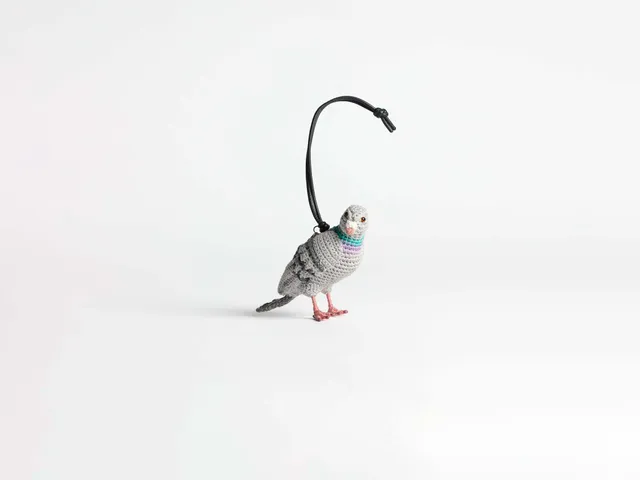 J.W.Anderson Bag Charms Pigeon Charm Anhänger Baumwolle
