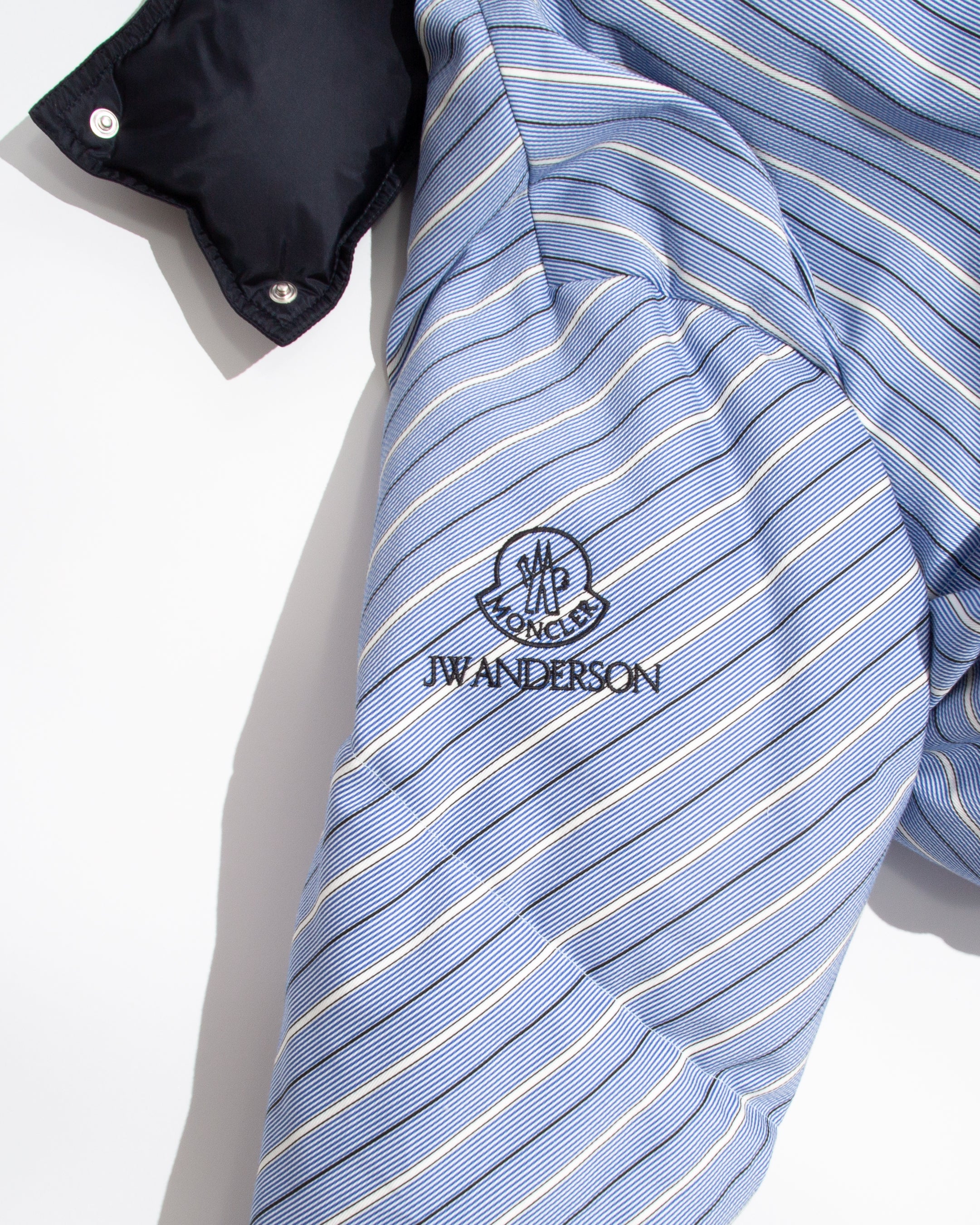 J.W.Anderson x Moncler Puffer Jacke Blau-Weiß