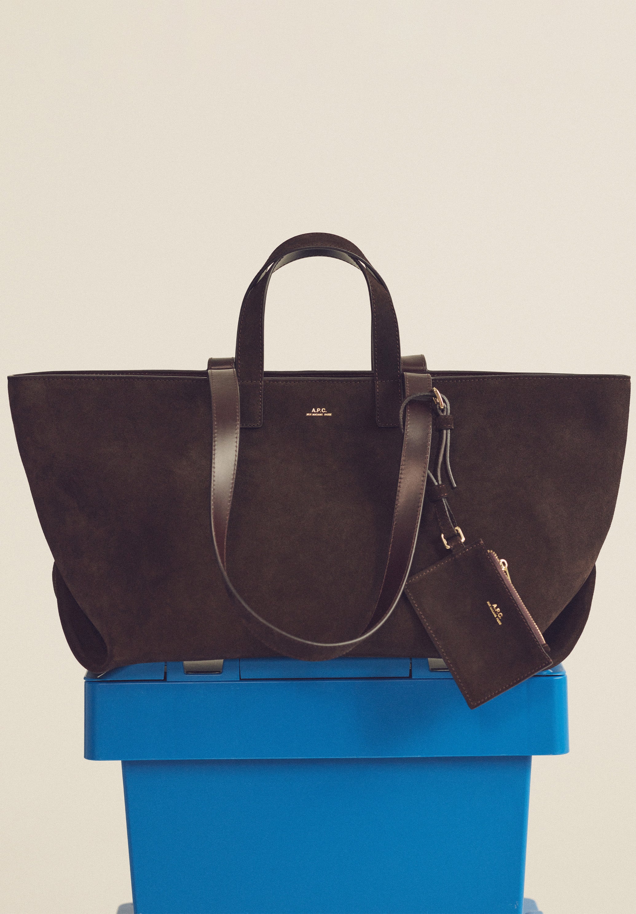 A.P.C. Le Drummer Tasche TU Schulter Gold-Logo