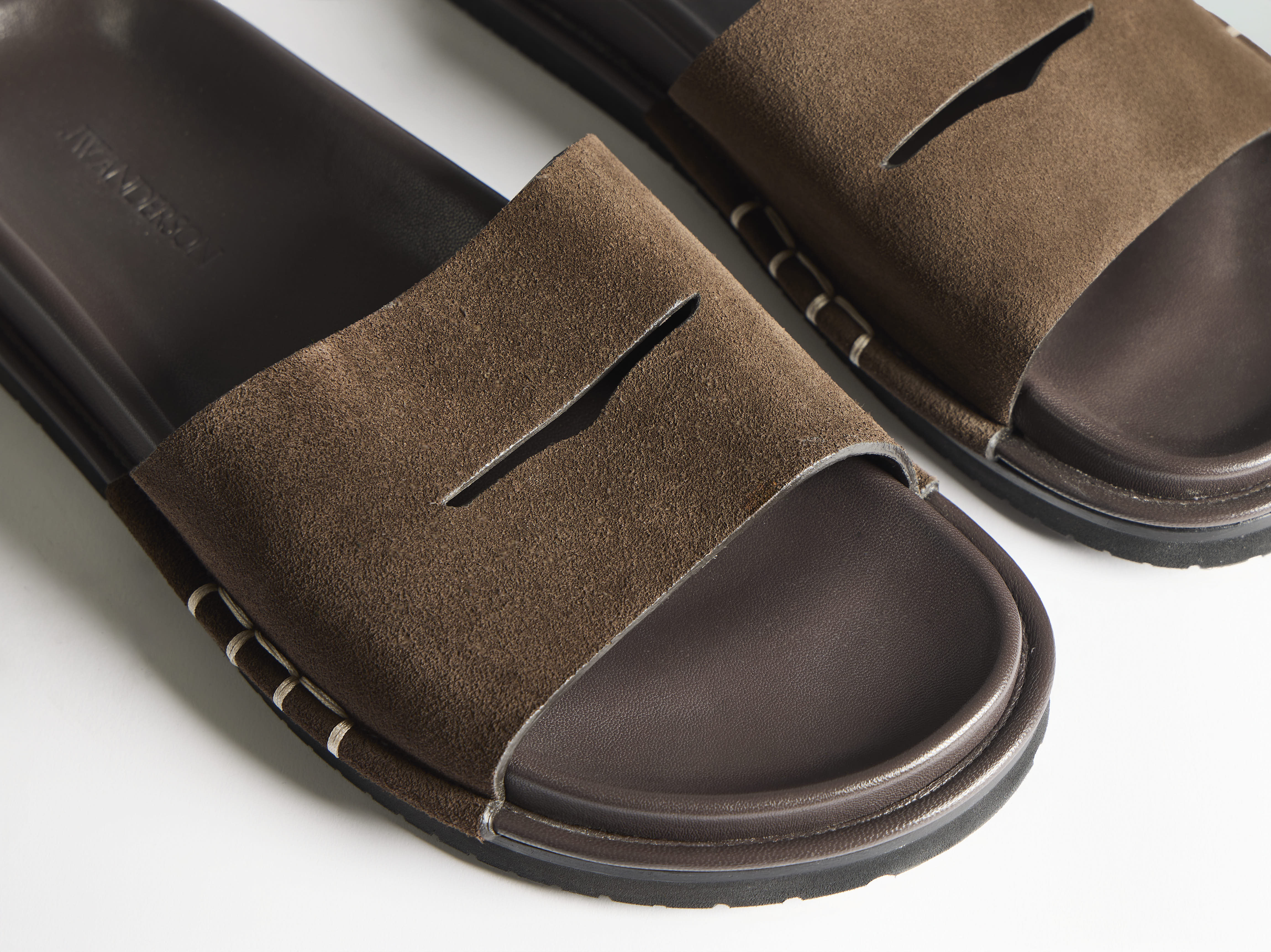 J.W.Anderson Fussbett Loafer Slides Braun Suede