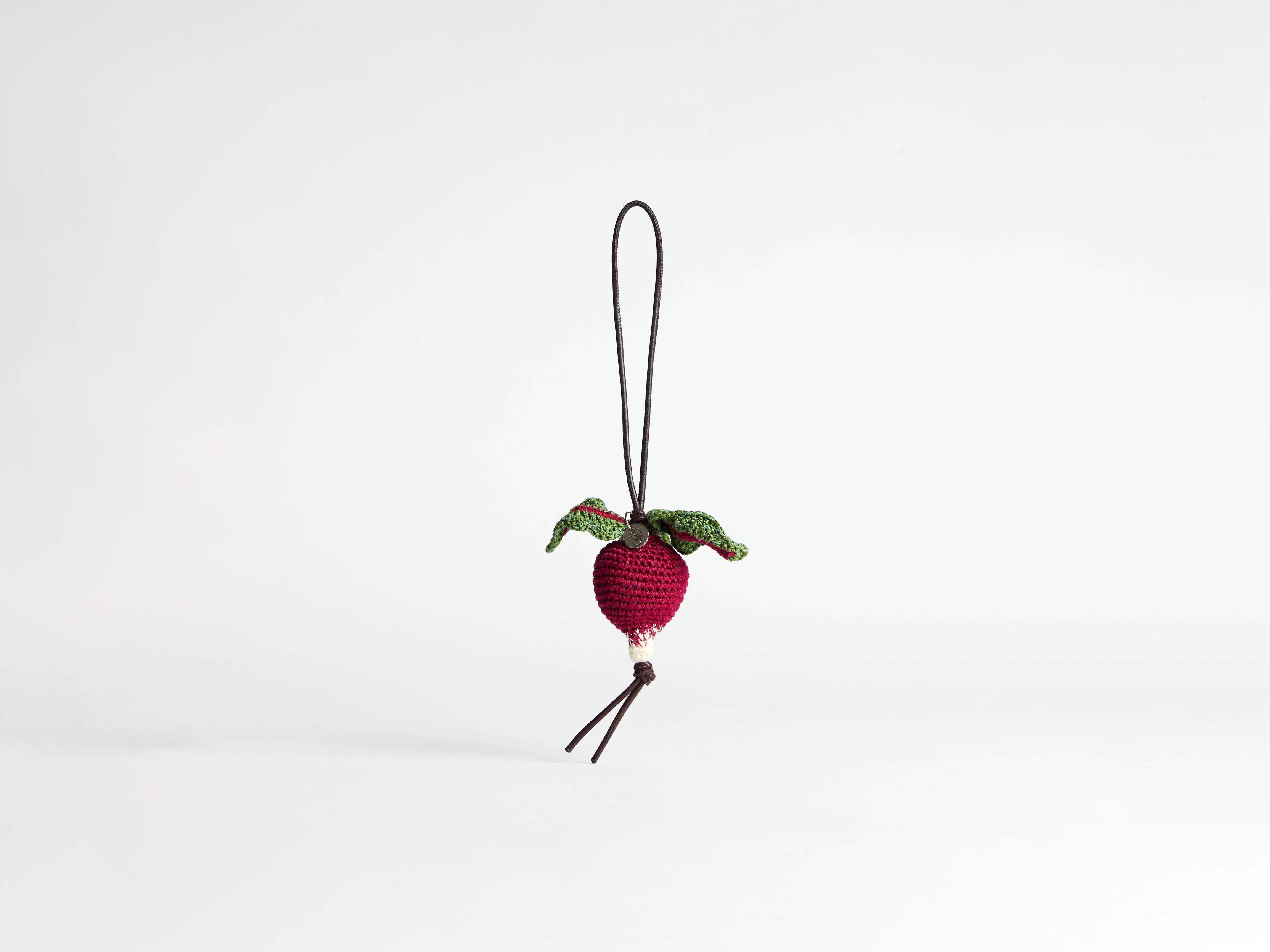 J.W.Anderson Radish Charm Anhänger Häkel Baumwolle