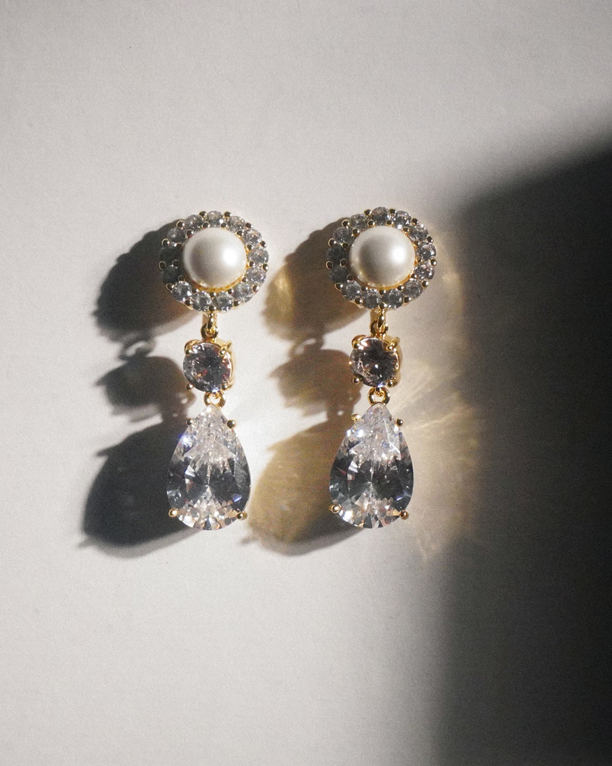 Self Portrait Gold Pearl Tiered Crystal Ohrringe Gold