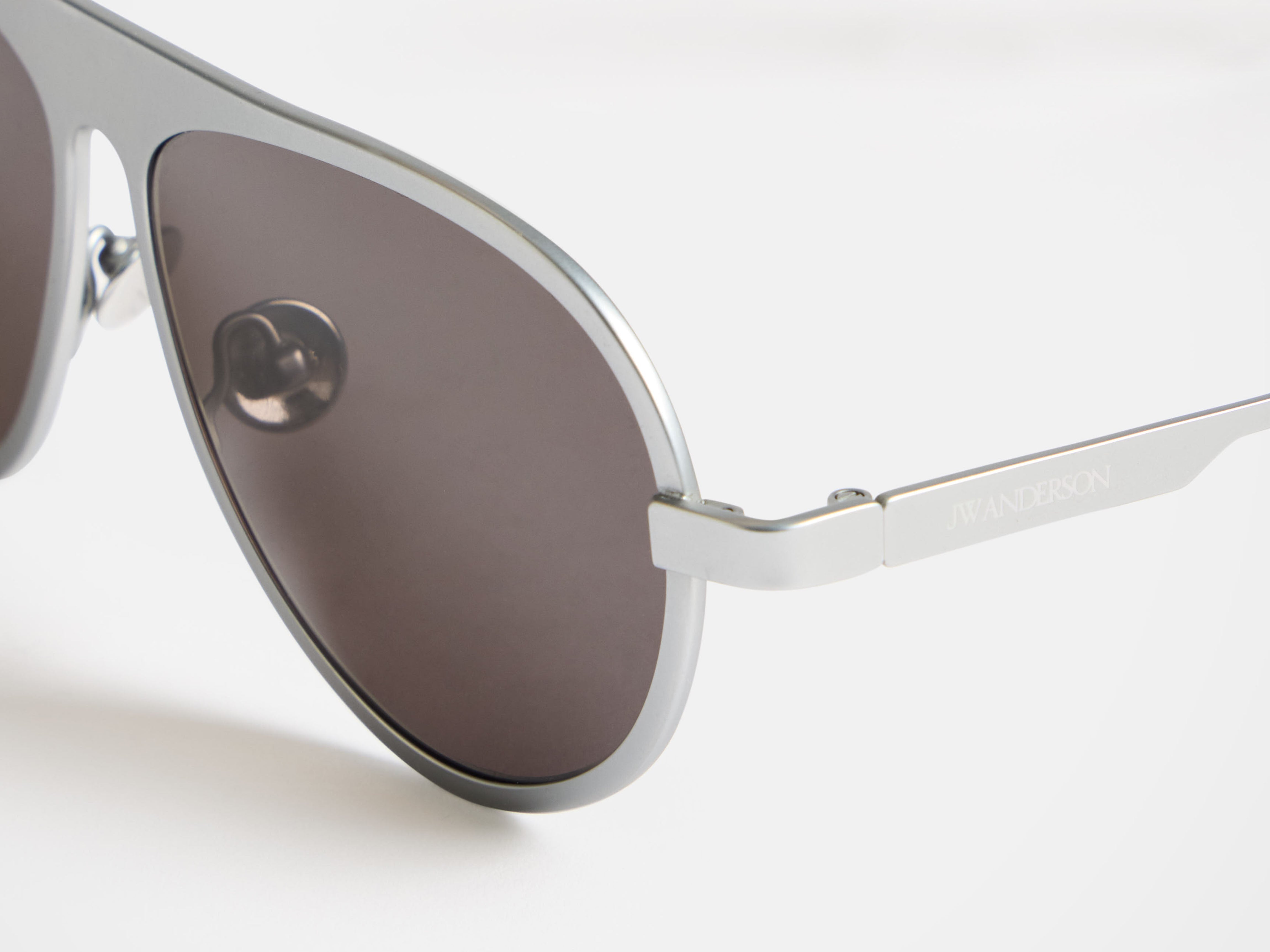 J.W.Anderson JWA05 Aviator Sonnenbrille Silber Titan