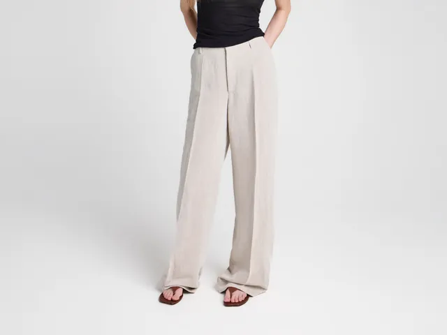 J.W.Anderson Tailored Hose Natur Leinenmix Damen Hornknöpfe