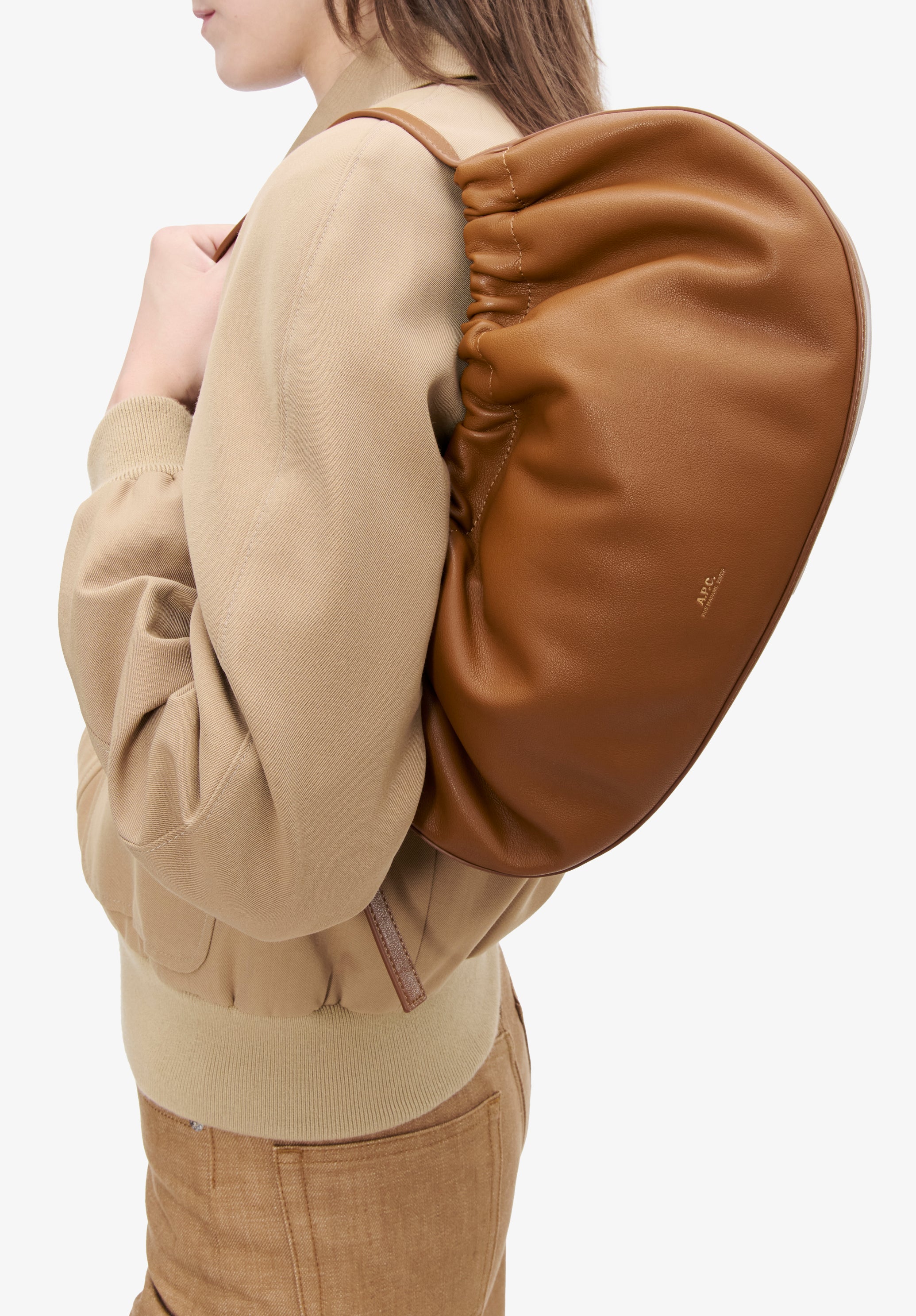 A.P.C. Ninon Hoop Tasche Lederoptik braun TU Schulter