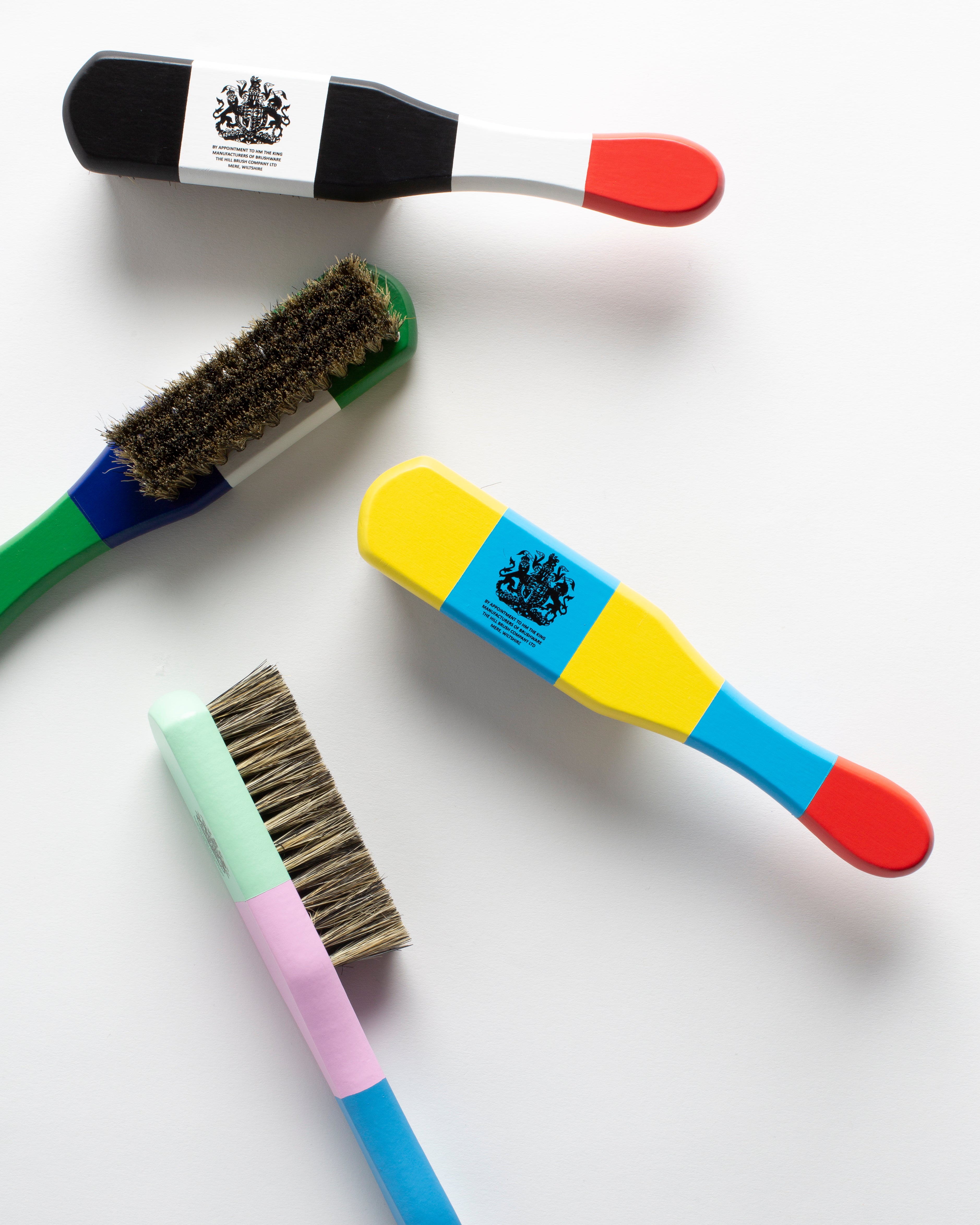 J.W.Anderson Hillbrush Kleiderbürste Pink Blau Holz Borsten
