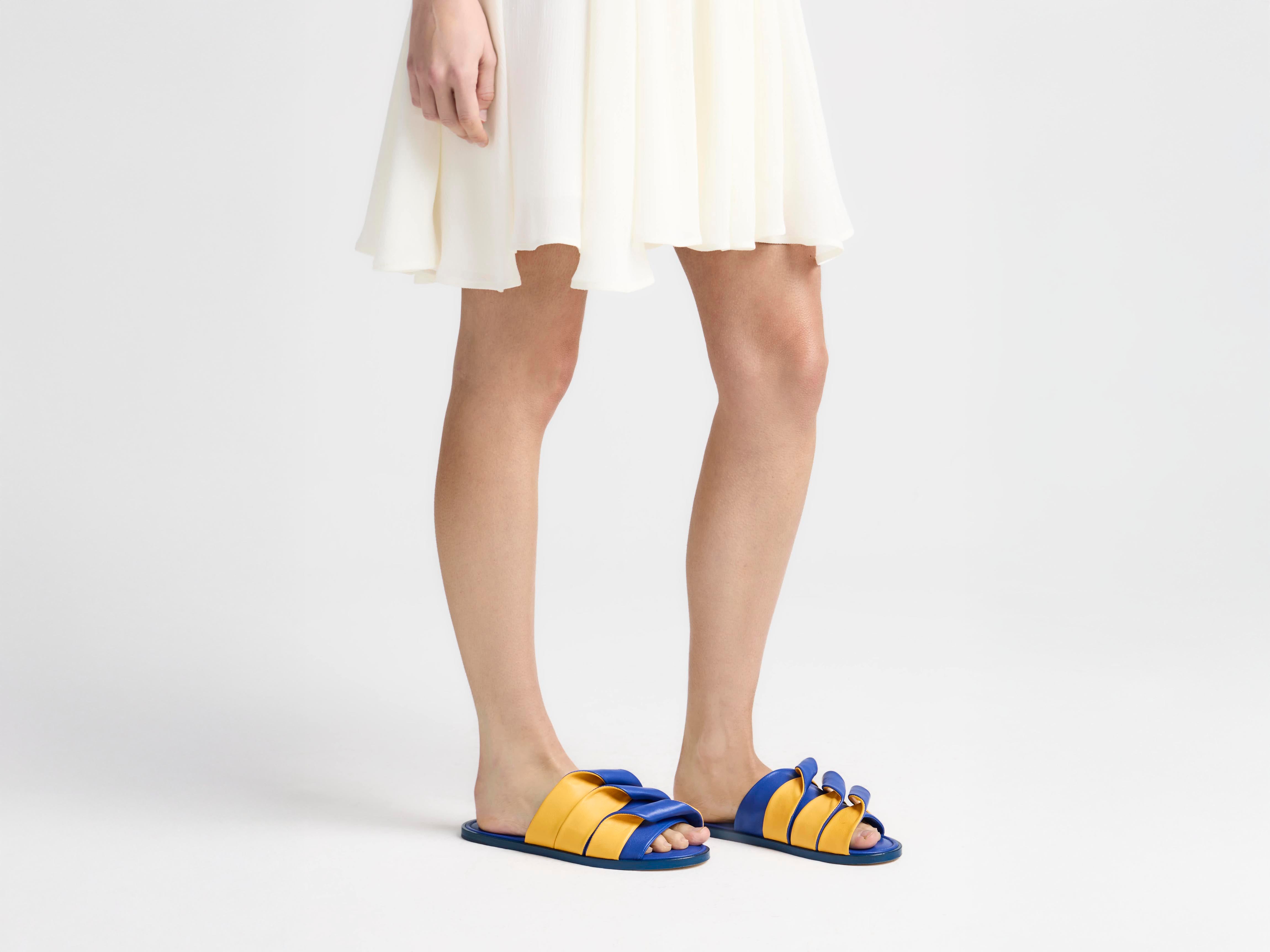 J.W.Anderson Coil Slide Leder Blau Gelb Damen