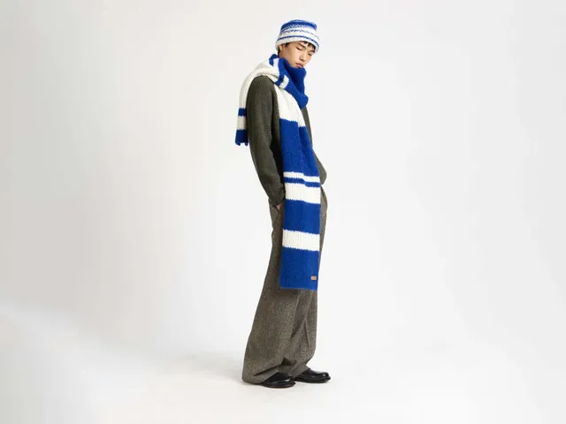 J.W.Anderson Striped Schal Royal Blue Alpaka