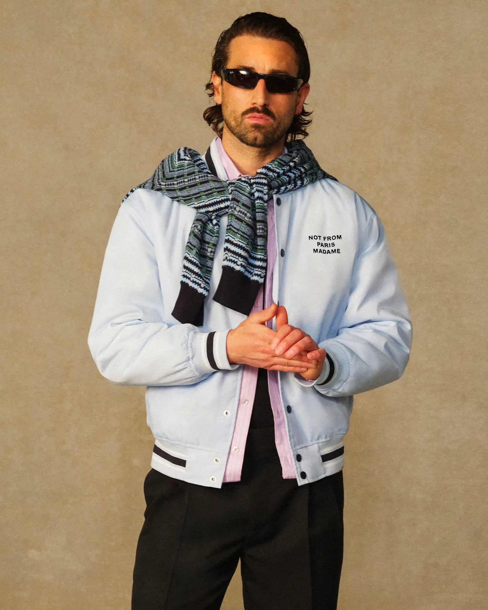 Drôle De Monsieur Slogan Nylon Bomber Jacke Hellblau