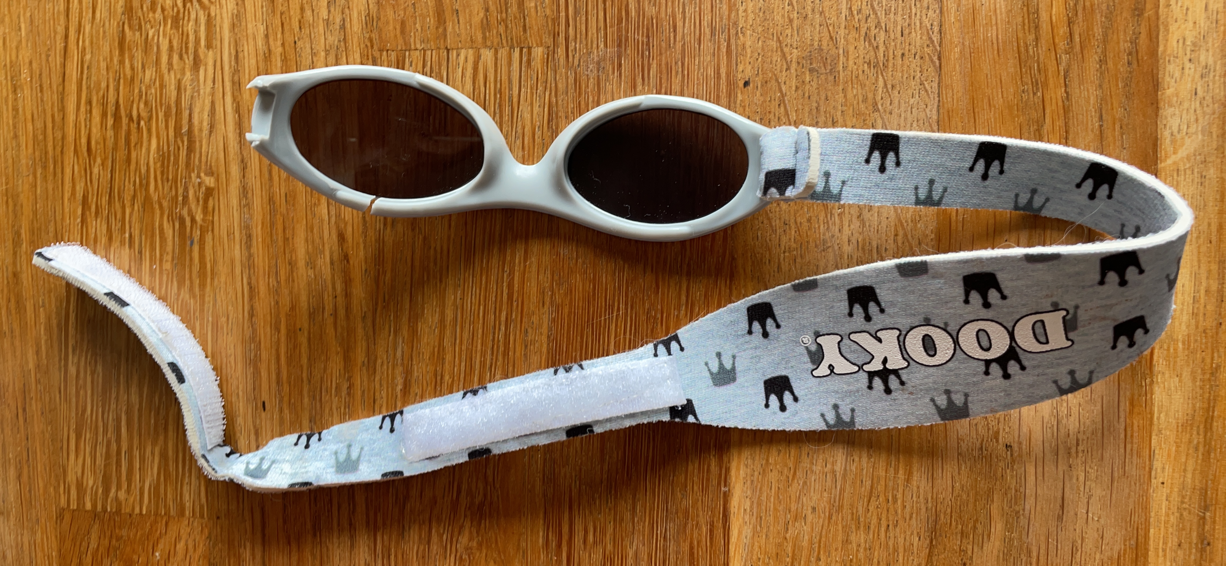Dooky Baby Banz Sonnenbrille 0-2 Jahre Light Grey Crowns
