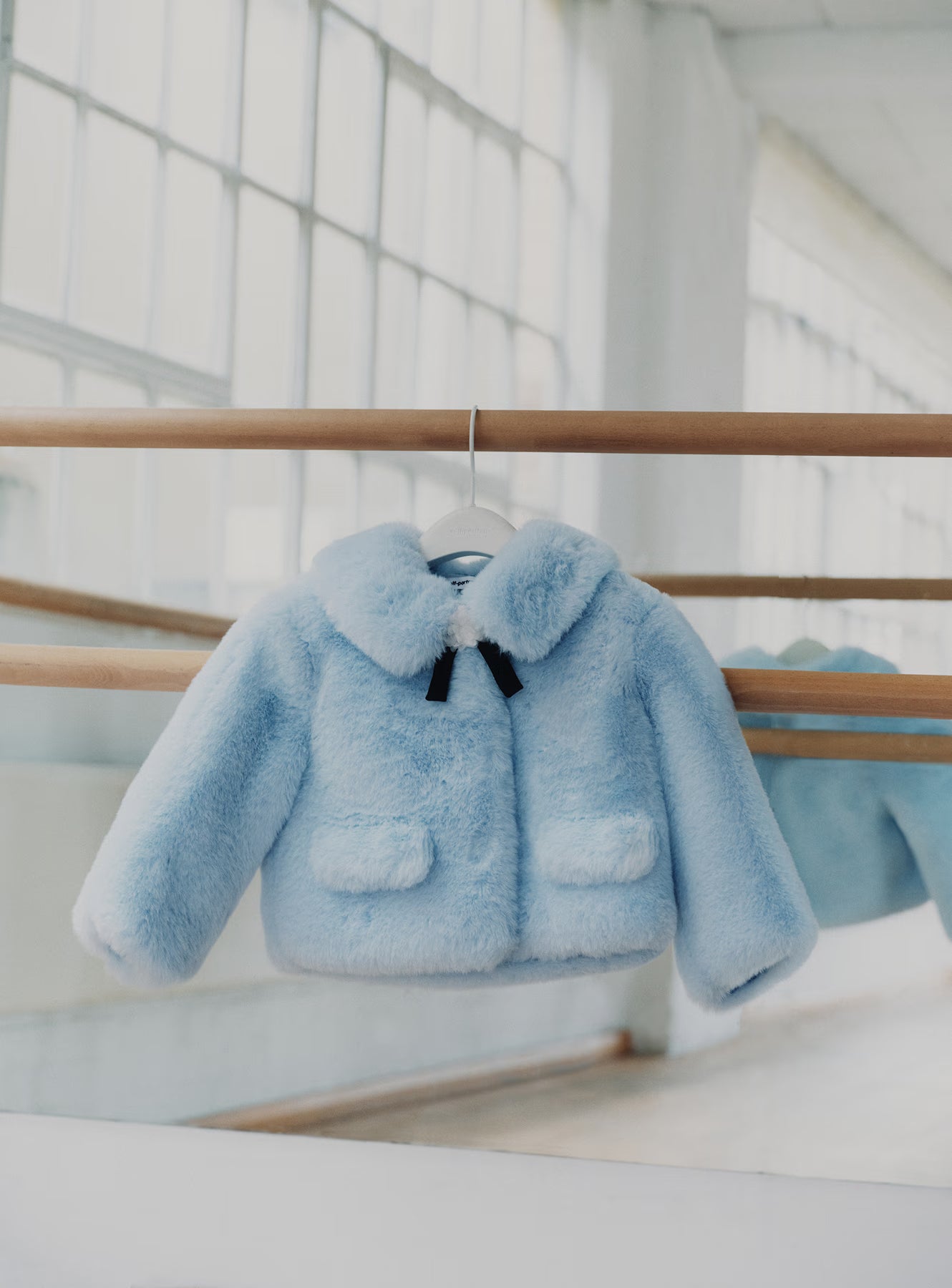 Self Portrait Blue Faux Fur Bow Jacke Blau Kunstfell Kinder