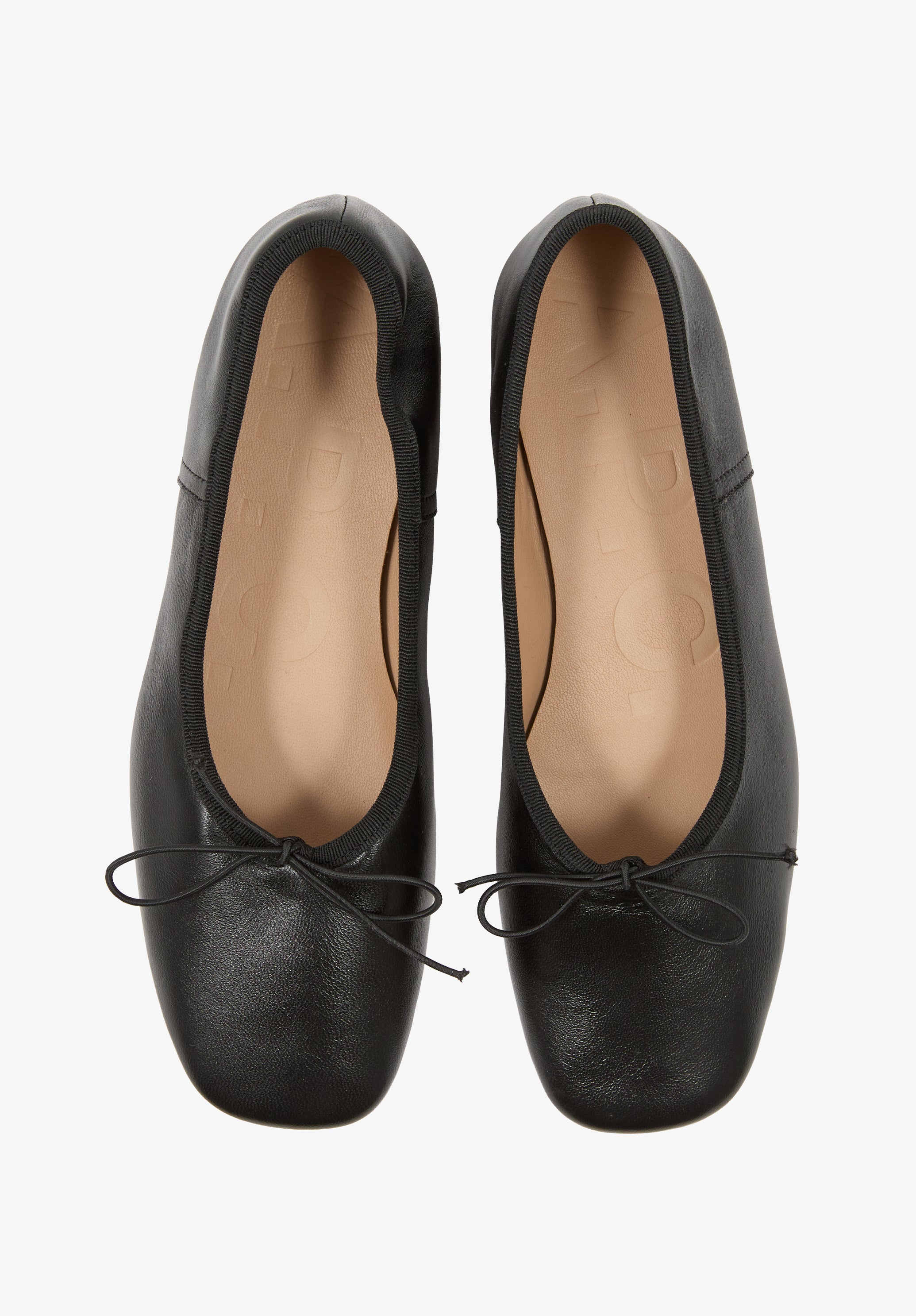 A.P.C. Ballerinas Glattleder Eckspitze Gr. 35-41