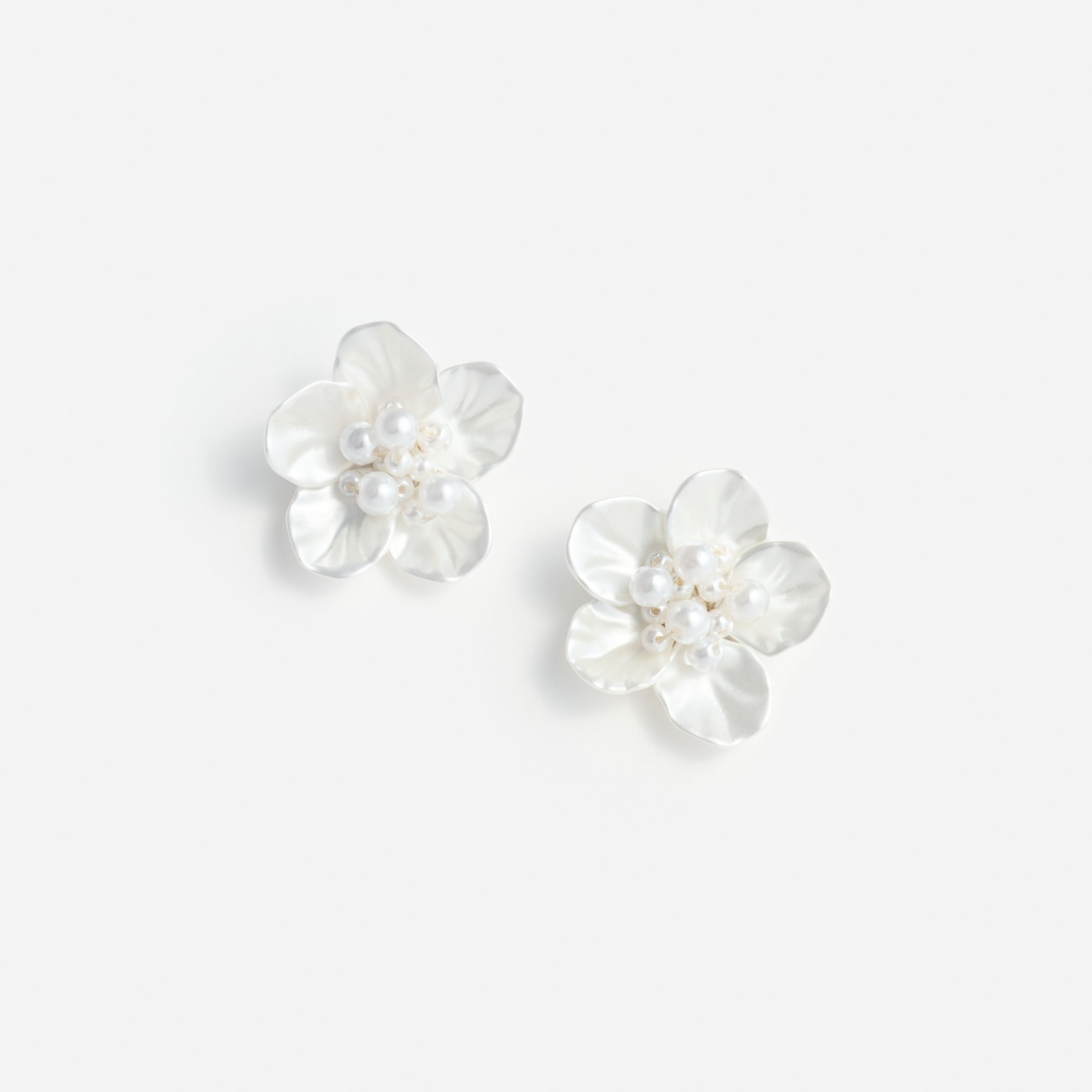 Self Portrait Pearl Flower Earring Ohrringe Creme