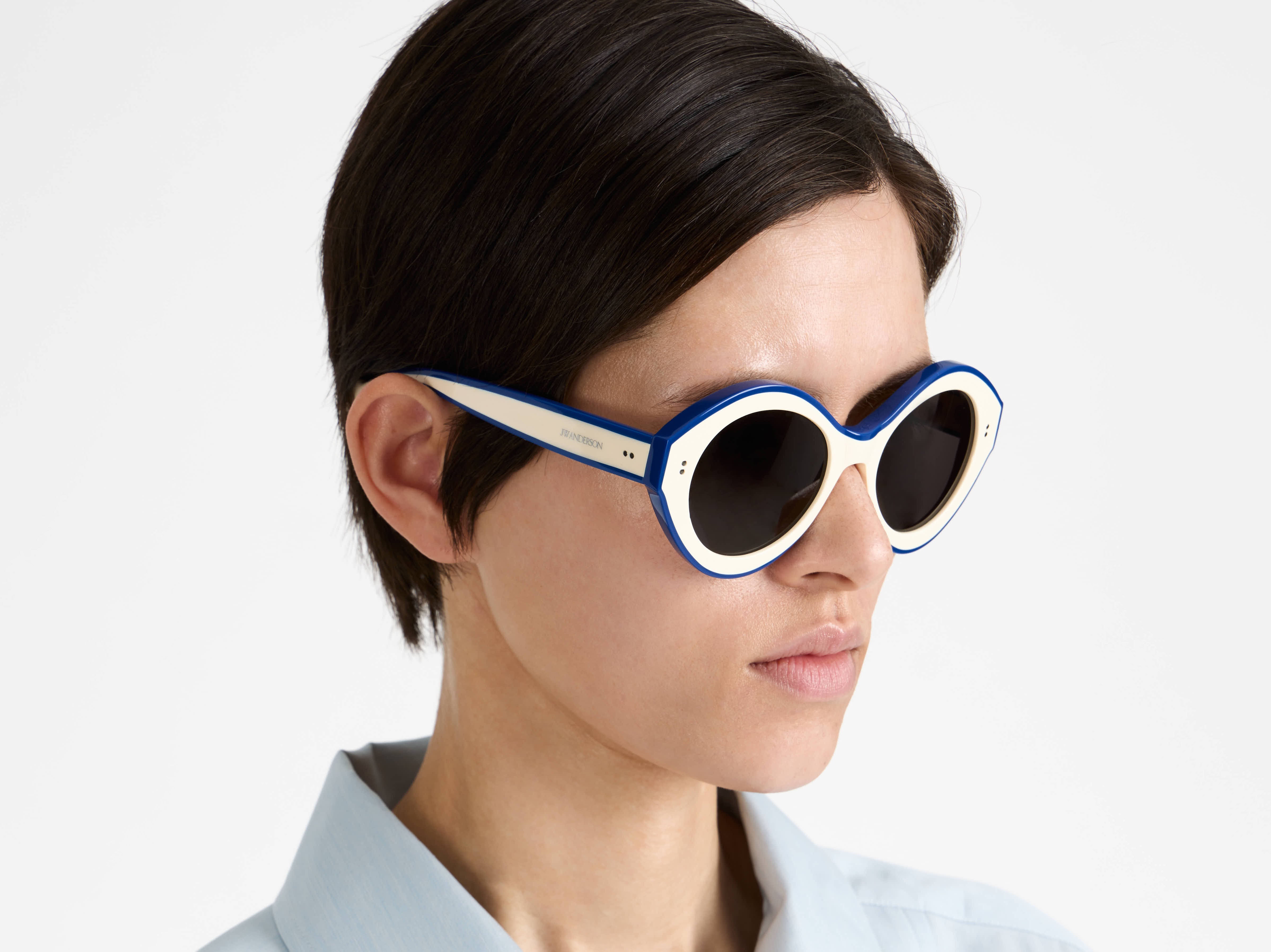 J.W.Anderson JWA07 Bumper Sonnenbrille Weiß Blau Rund