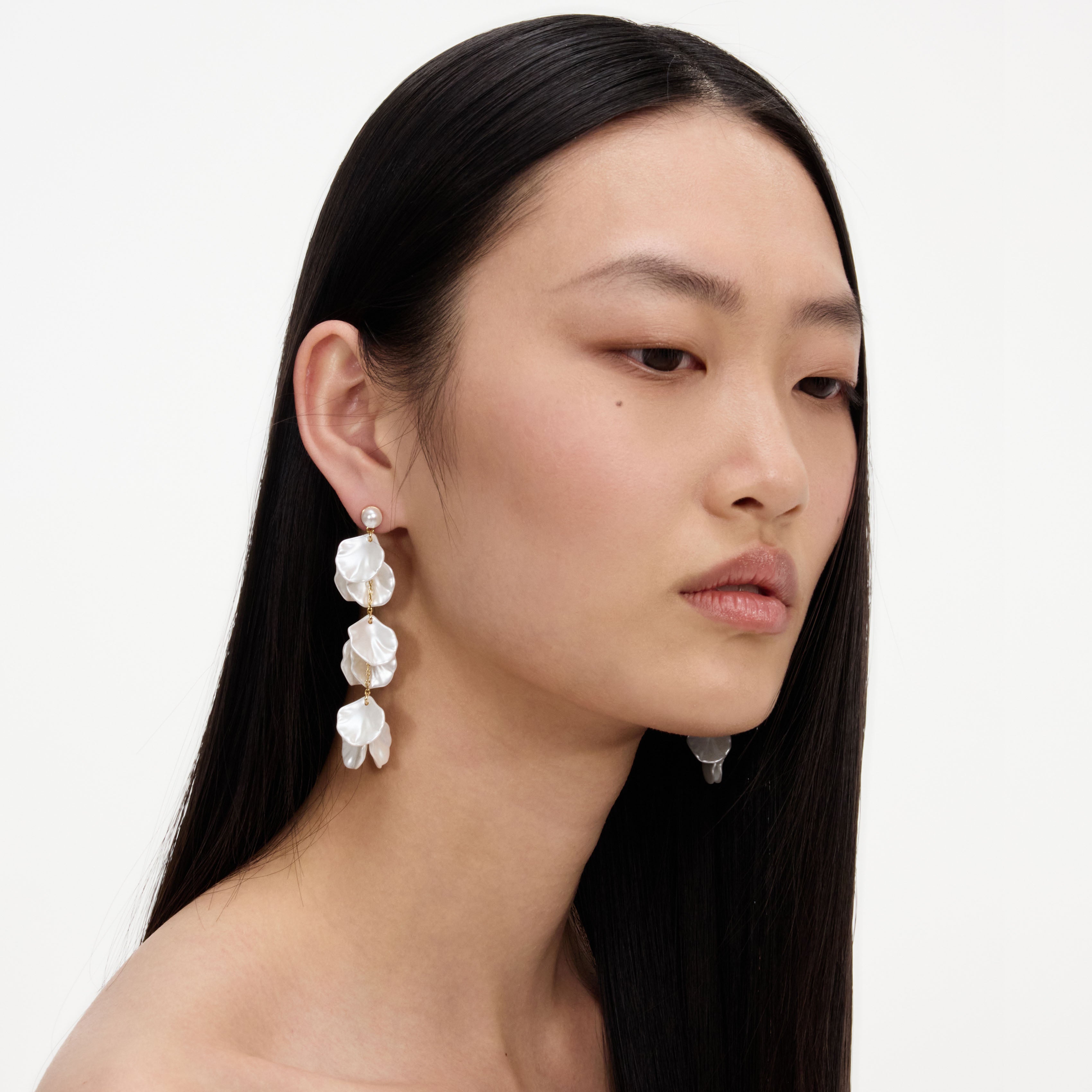 Self Portrait Jewellery Pearl Petal Tiered Ohrringe Creme Perle