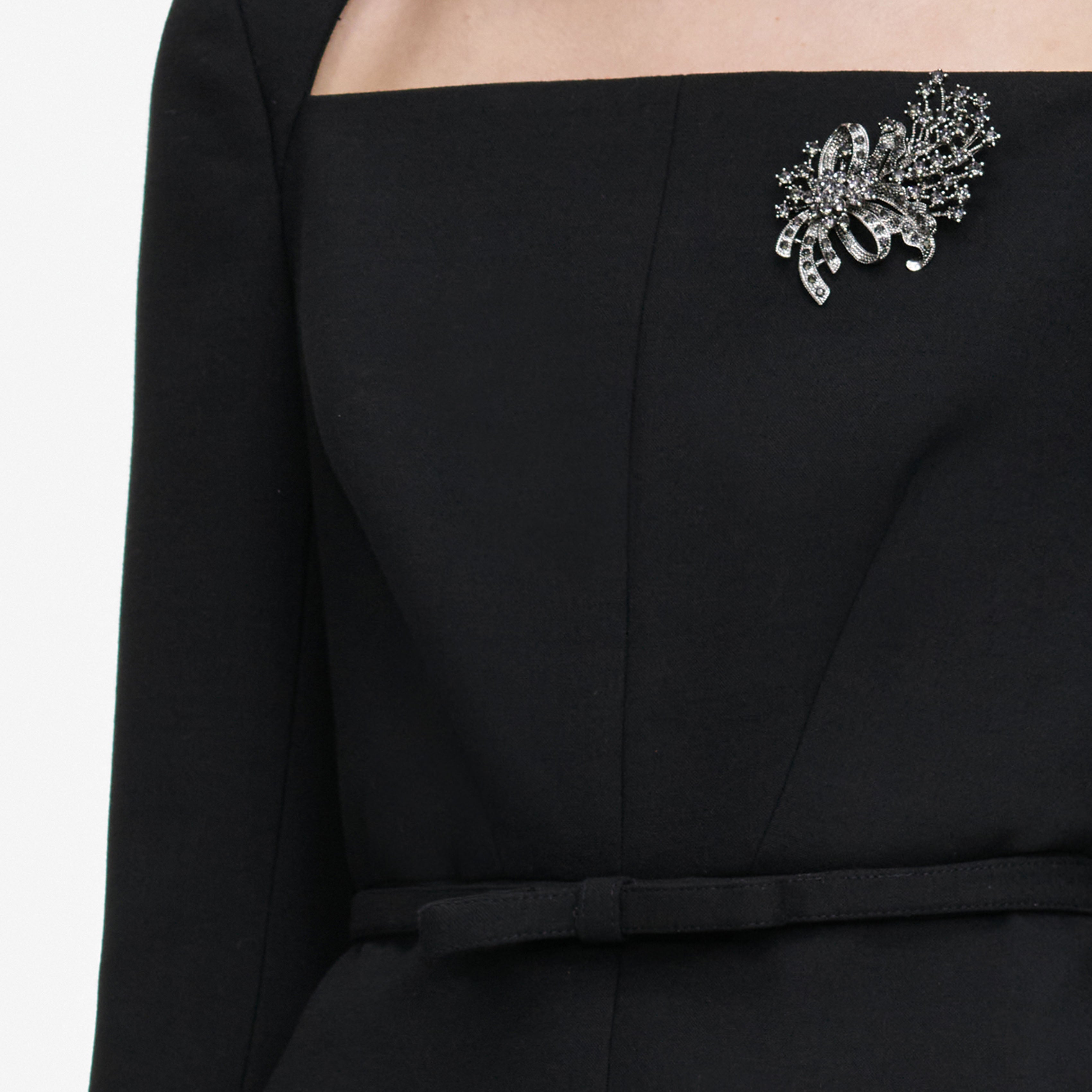 Self Portrait Black Tailored Brooch Top schwarz Wolle Brosche