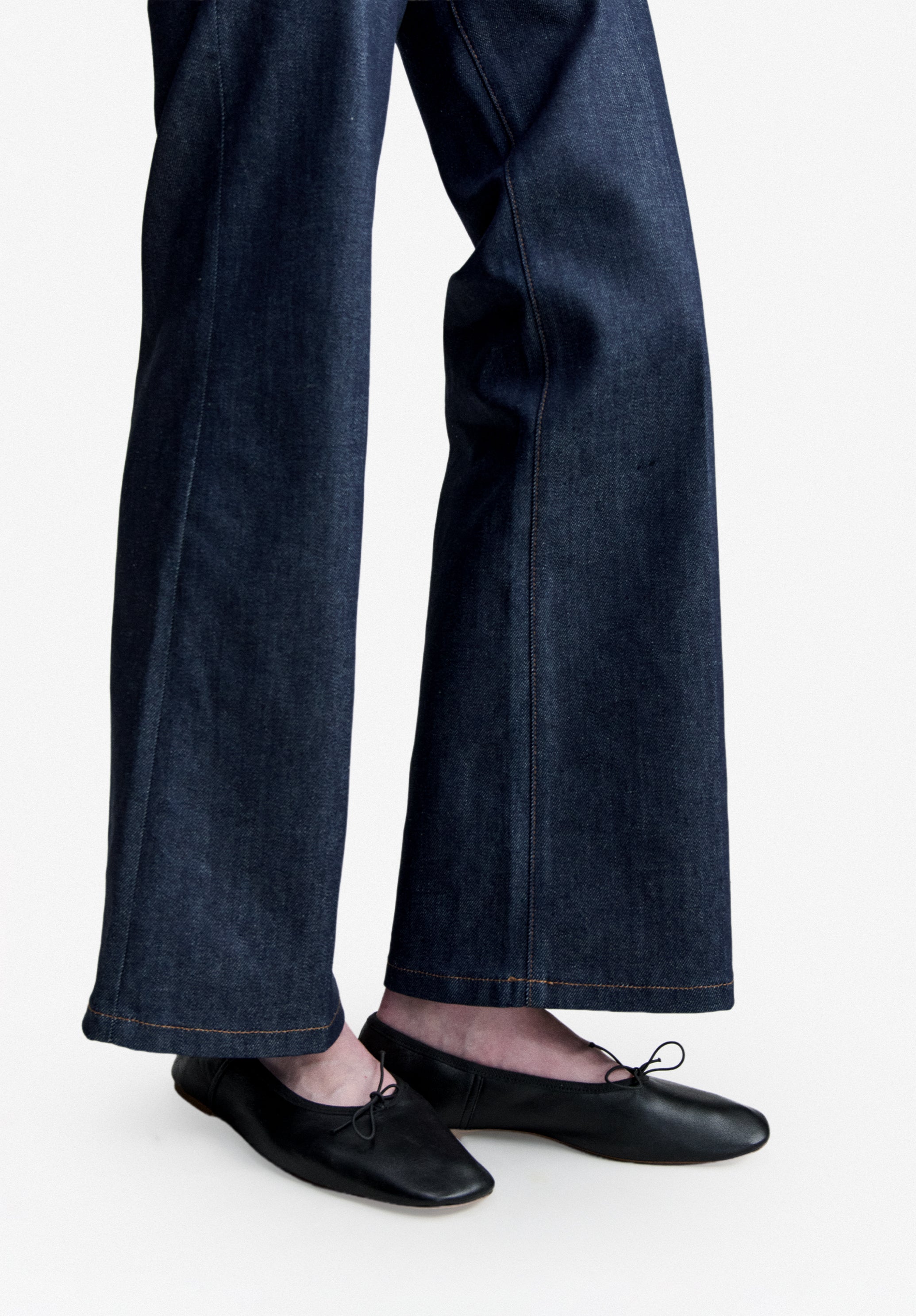 A.P.C. Ballerinas Glattleder Eckspitze Gr. 35-41