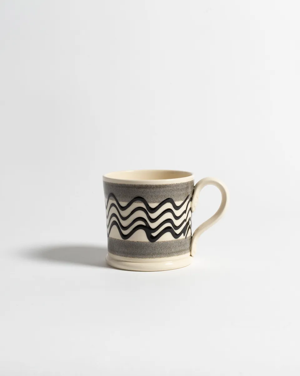 J.W. Anderson Shamrock Mug Tasse Schwarz/Ecru