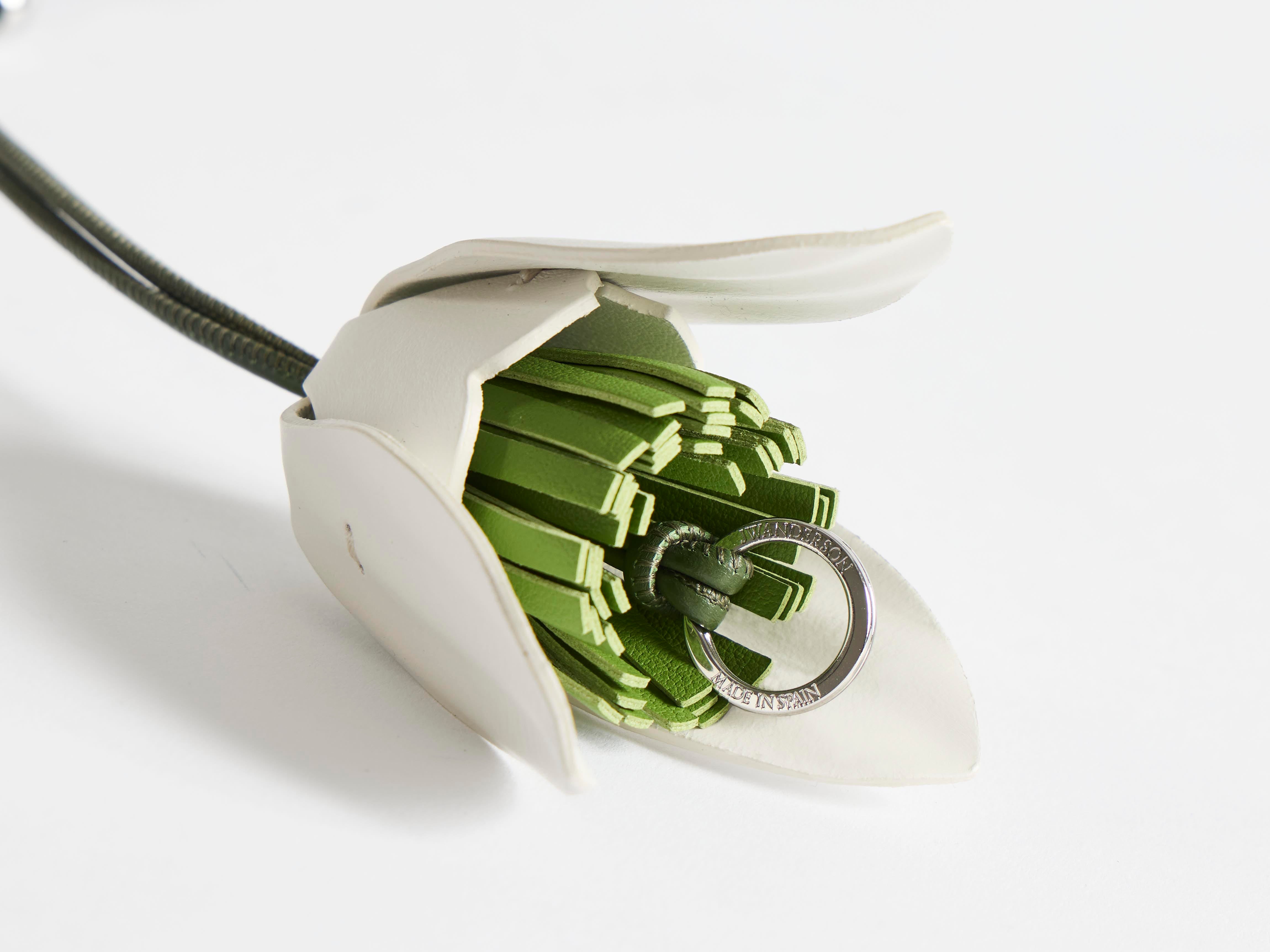 J.W.Anderson Bag Charms Leather Snowdrop Weiß Grün