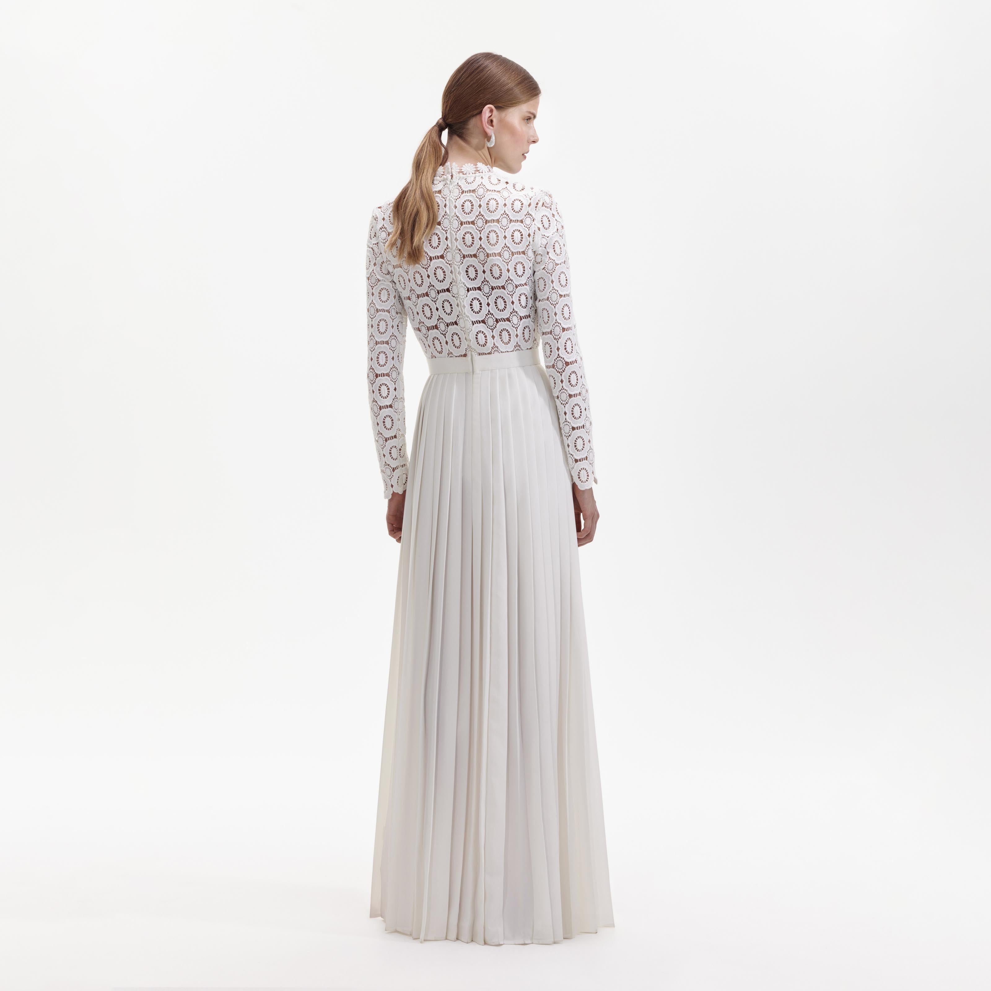 Self Portrait Pleated Crochet Floral Maxikleid Weiß UK 10