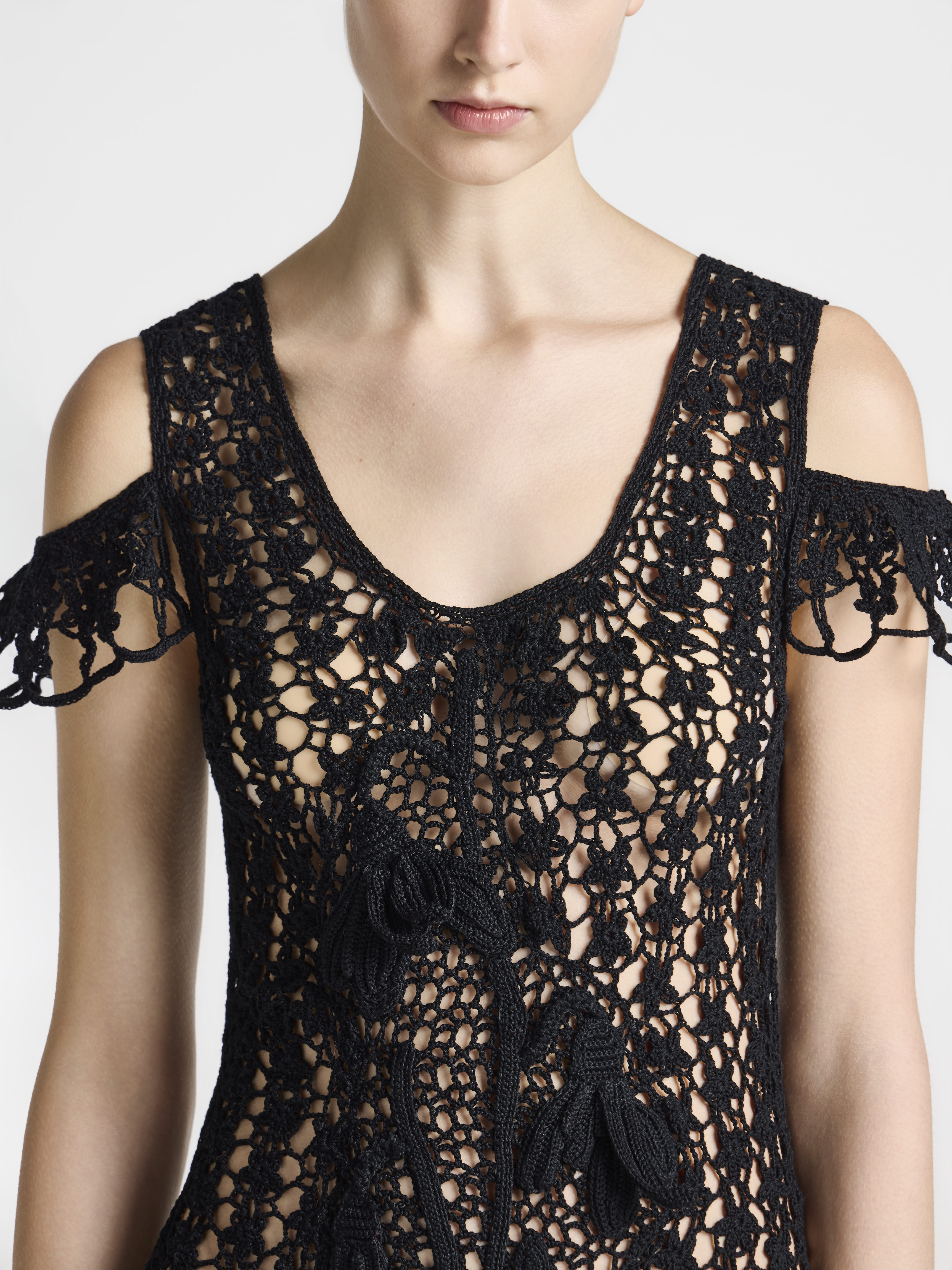 J.W.Anderson Snowdrop Häkelkleid schwarz Off-Shoulder Garn