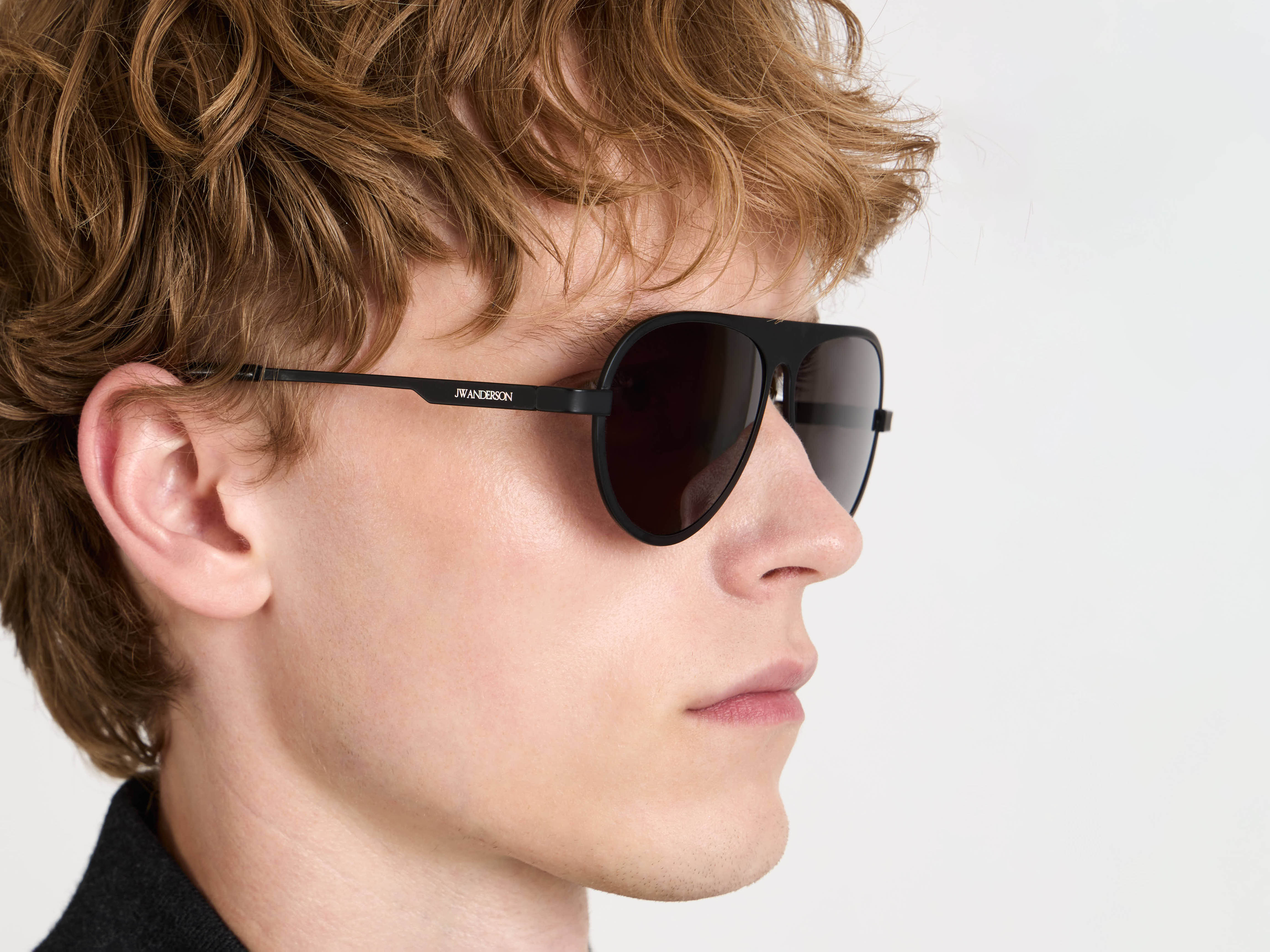 J.W.Anderson JWA05 Aviator Sonnenbrille Schwarz Titan