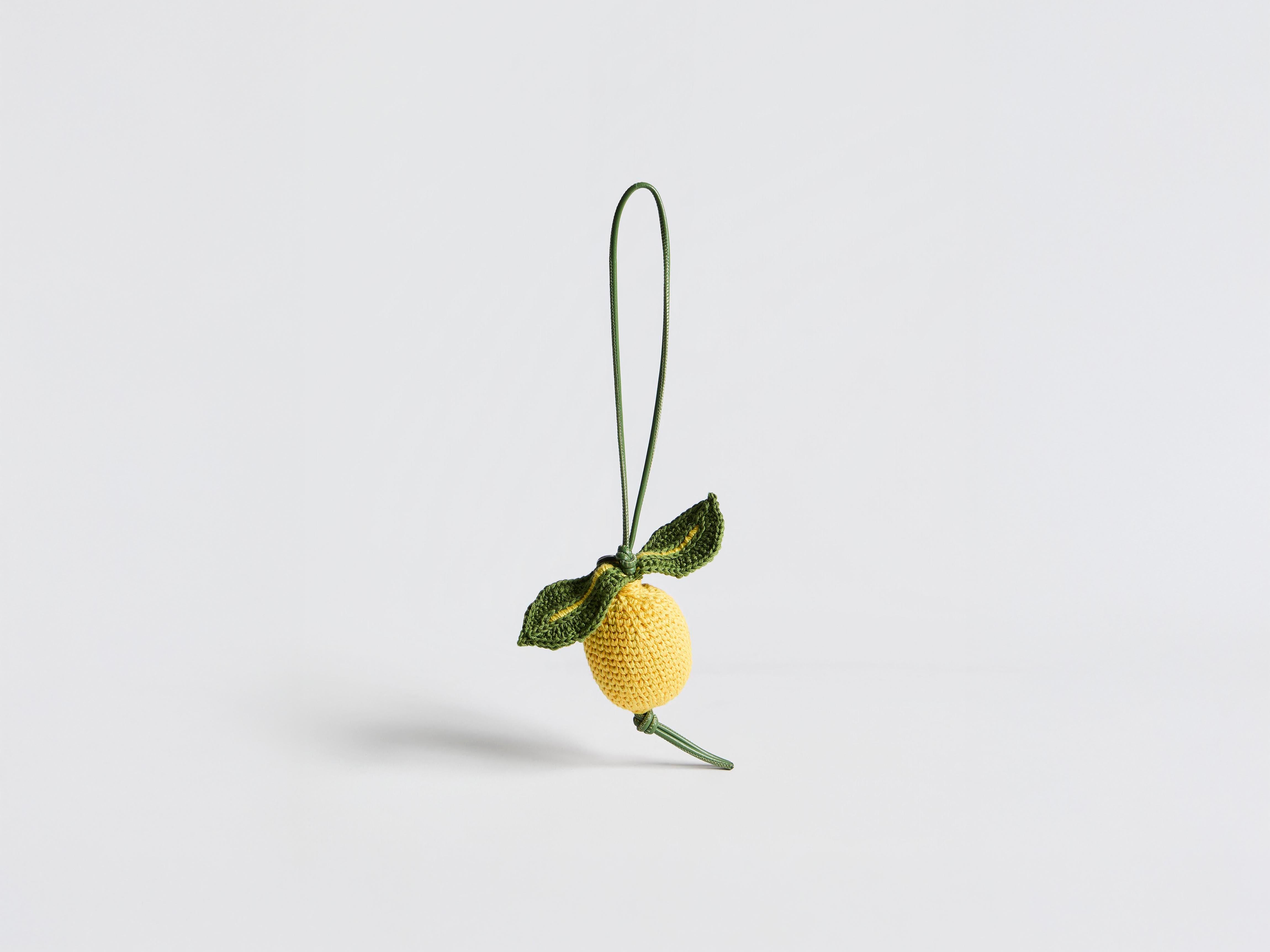 J.W.Anderson Bag Charms Hand-Crocheted Lemon Taschenanhänger Baumwolle