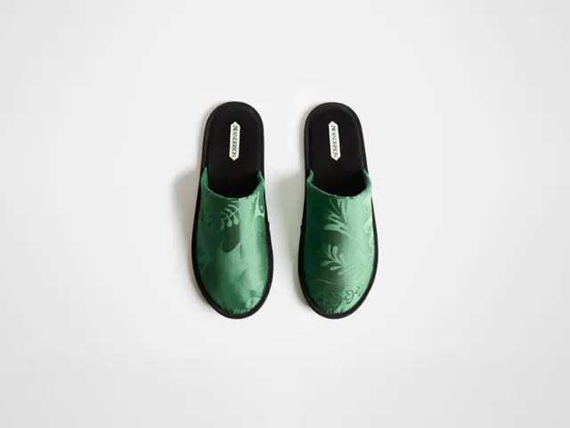 J.W.Anderson Close Toe Slides Pantoletten Smaragd Seide