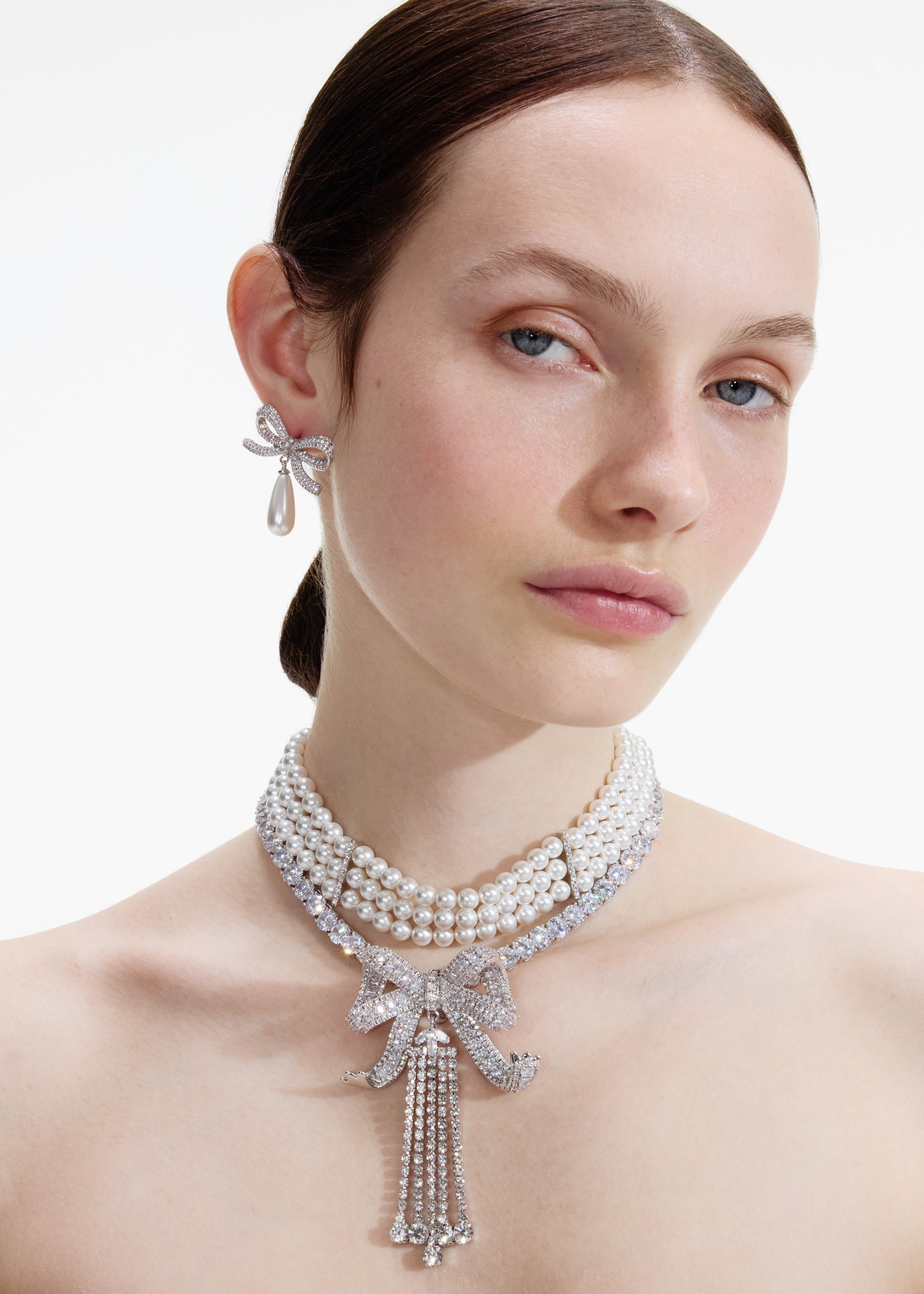 Self Portrait Crystal Bow Perlenkette Creme Silber
