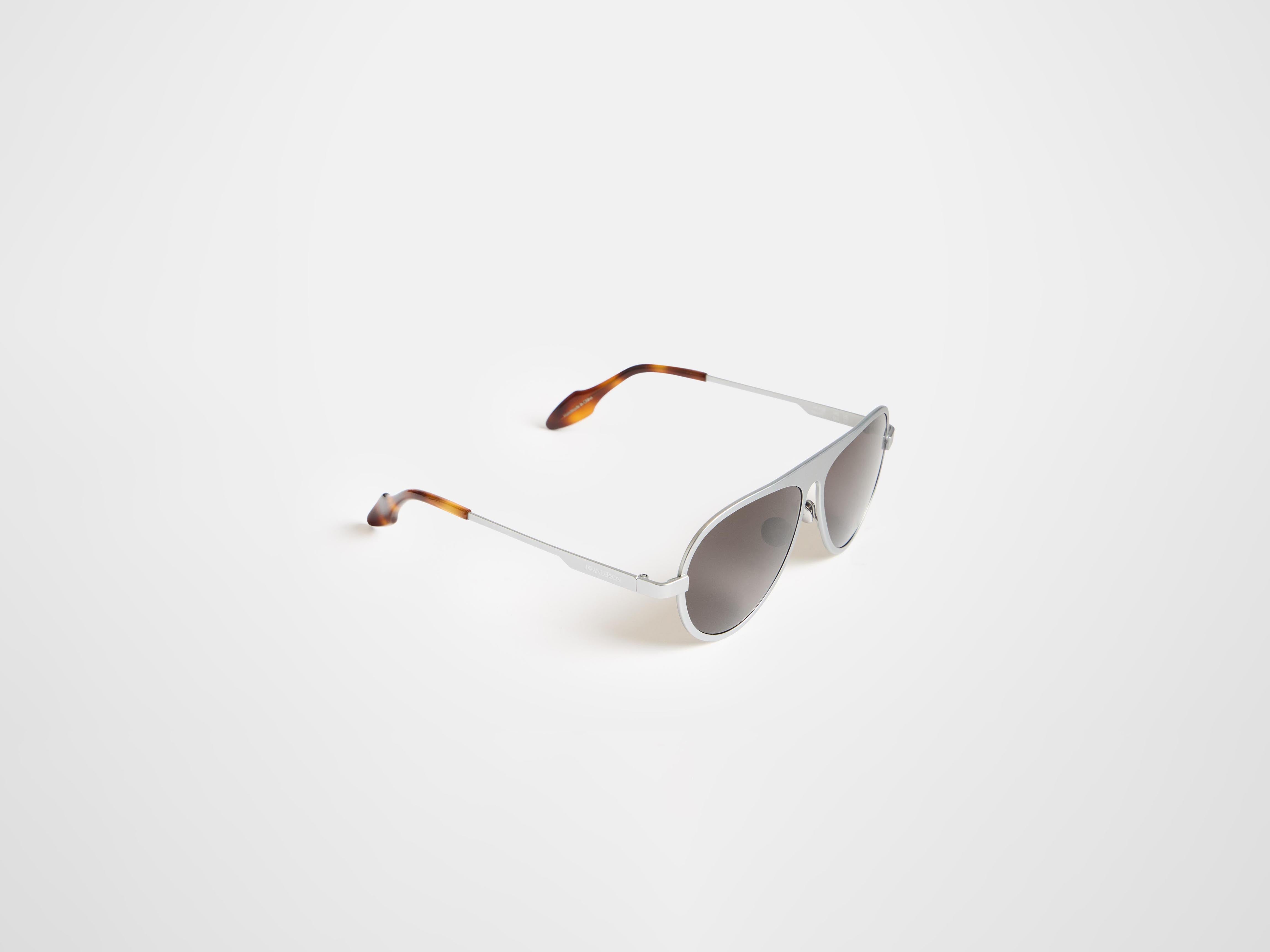 J.W.Anderson JWA05 Aviator Sonnenbrille Silber Titan