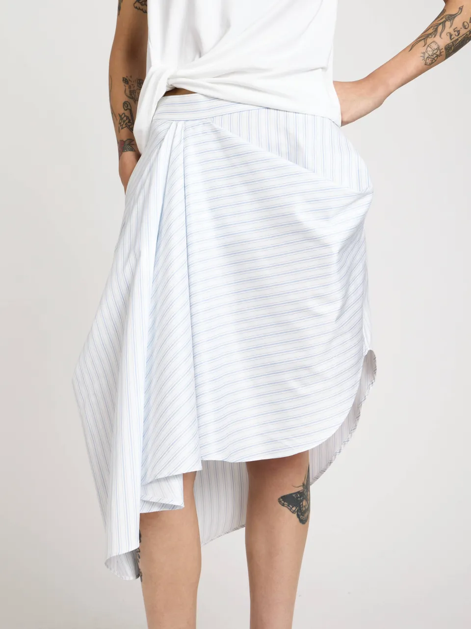 J.W. Anderson Asymmetric Draped Rock Weiss Blau Streifen