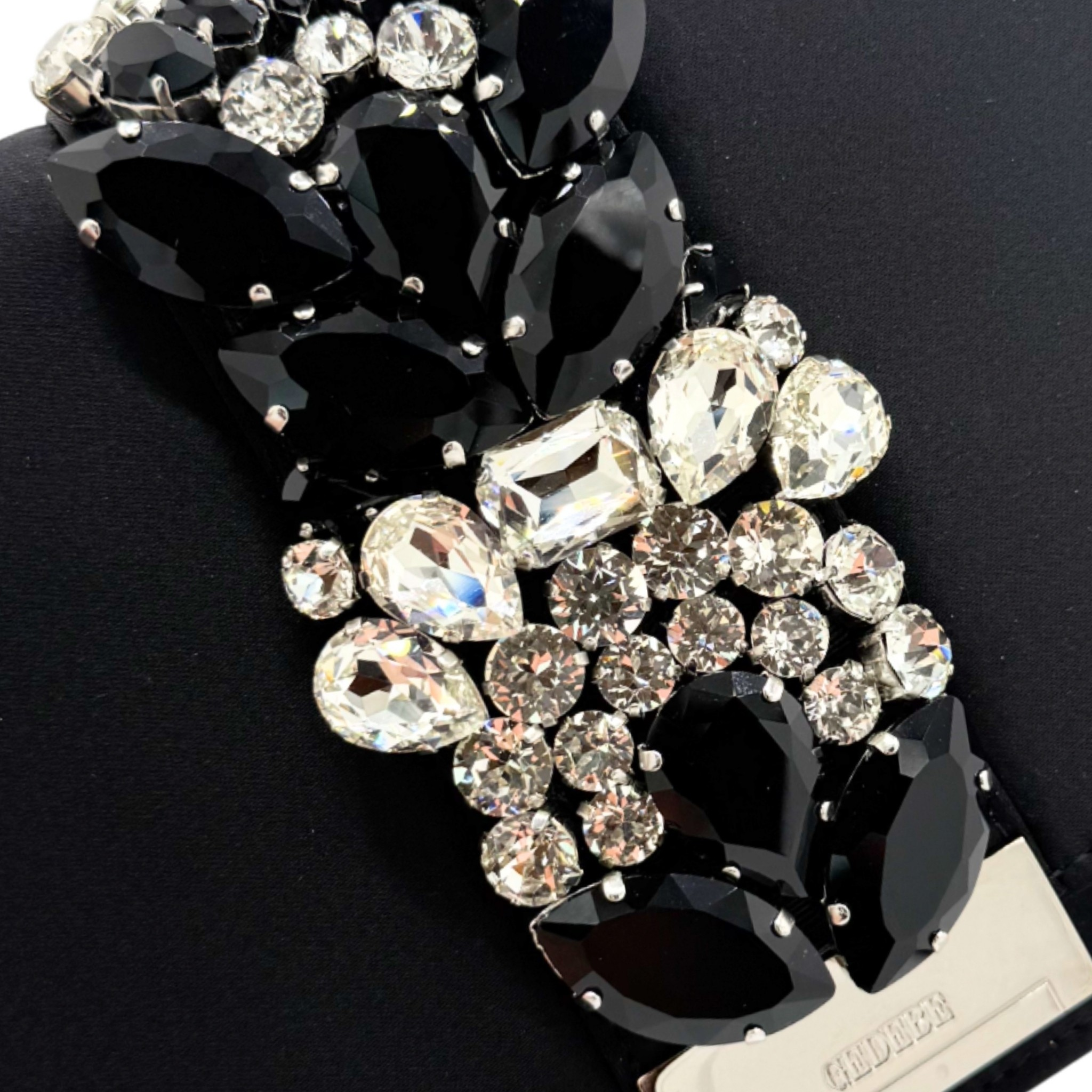 Gedebe Cliky Clutch Abendtasche Satin mit Schmuckstickerei