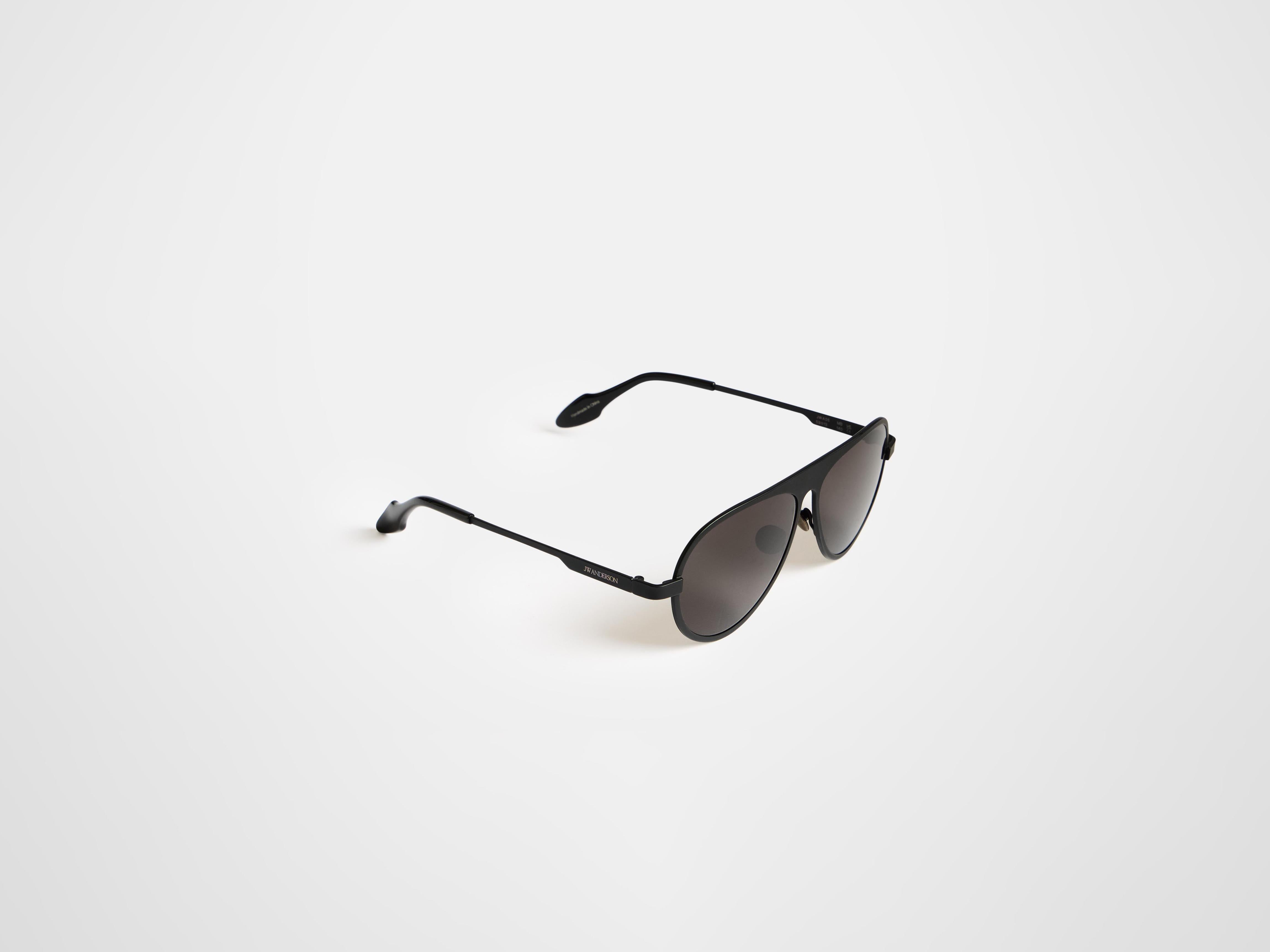 J.W.Anderson JWA05 Aviator Sonnenbrille Schwarz Titan