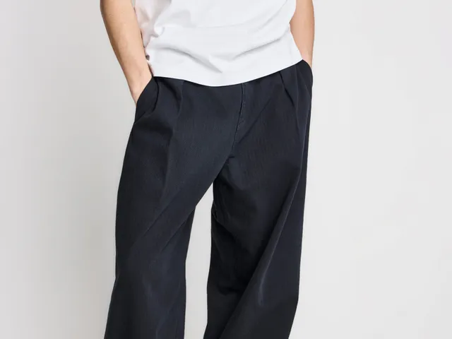 J.W.Anderson Single Pleat Trousers Hose Schwarz Weit
