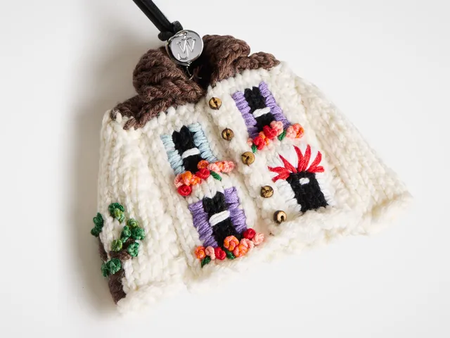 J.W.Anderson Cardigan Charm Anhänger Weiß Wolle
