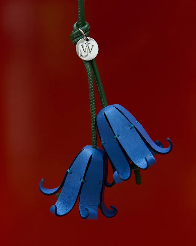 J.W.Anderson Bluebell Charm Blau Grün Leder Anhänger Blume
