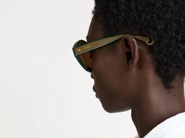 J.W.Anderson JWA07 Bumper Sonnenbrille Braun Grün Acetat