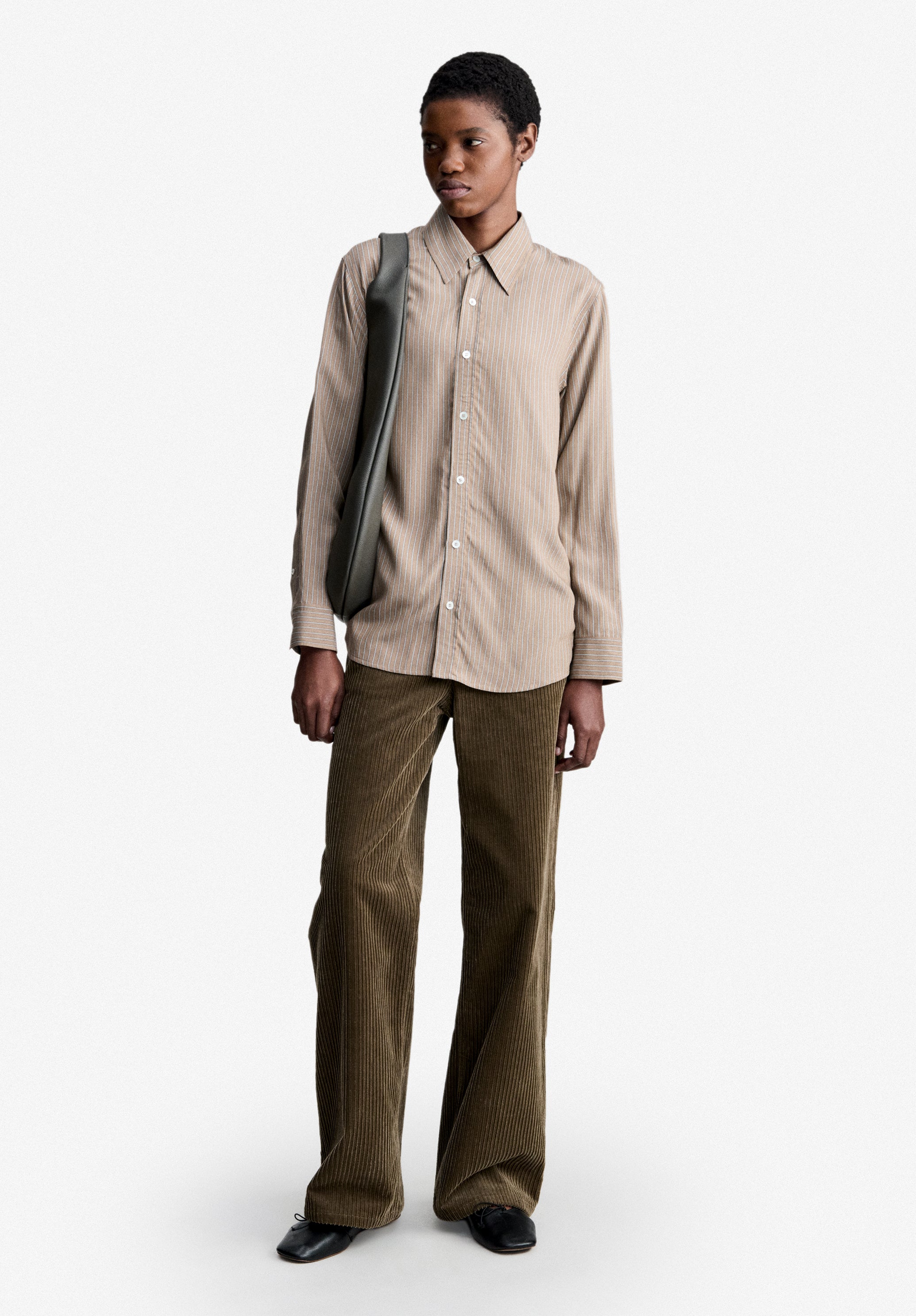 A.P.C. gestreiftes Hemd Braun gerader Schnitt Perlmuttknöpfe