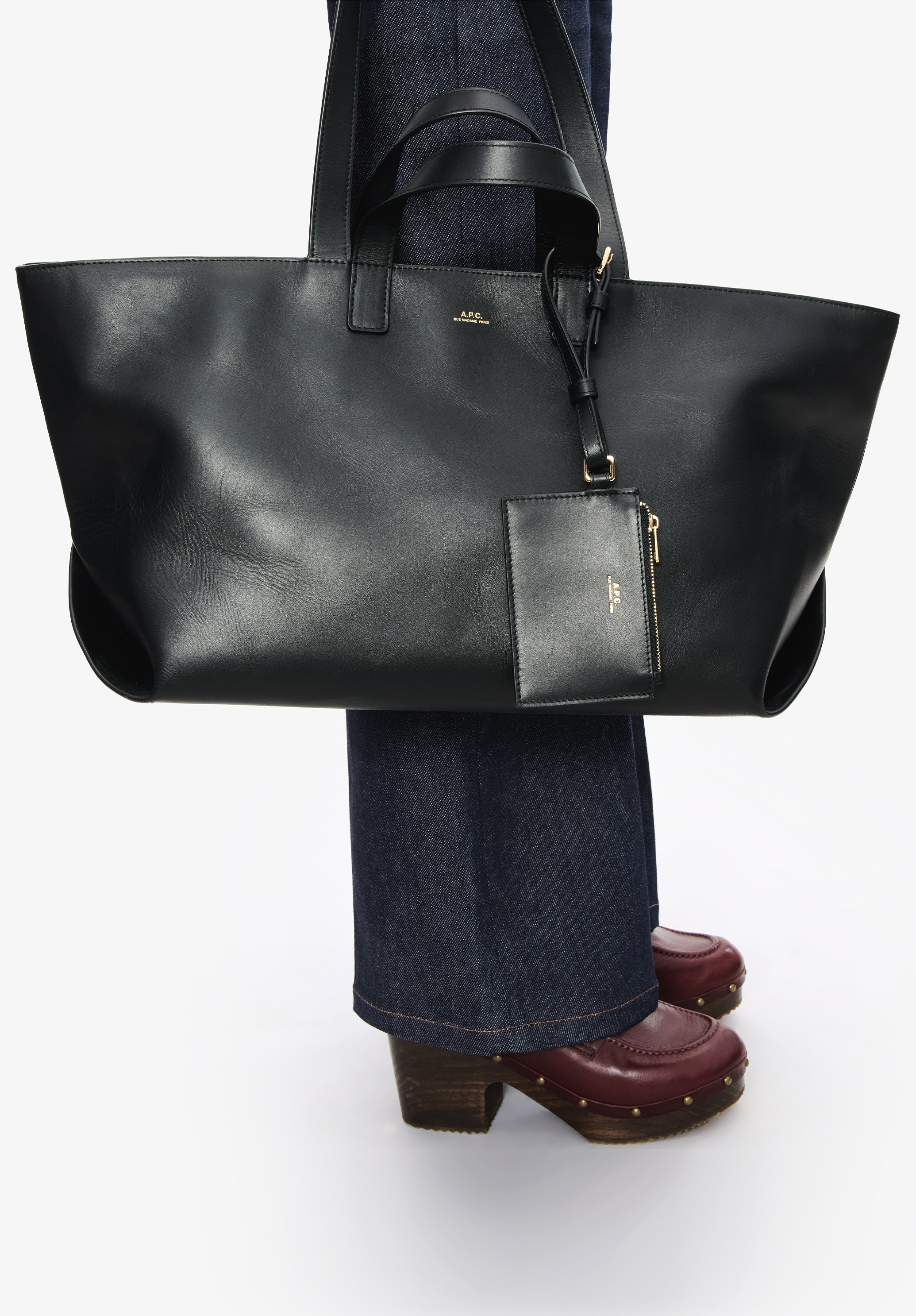 A.P.C. Tasche Drummer Glattleder Schultertasche 53cm