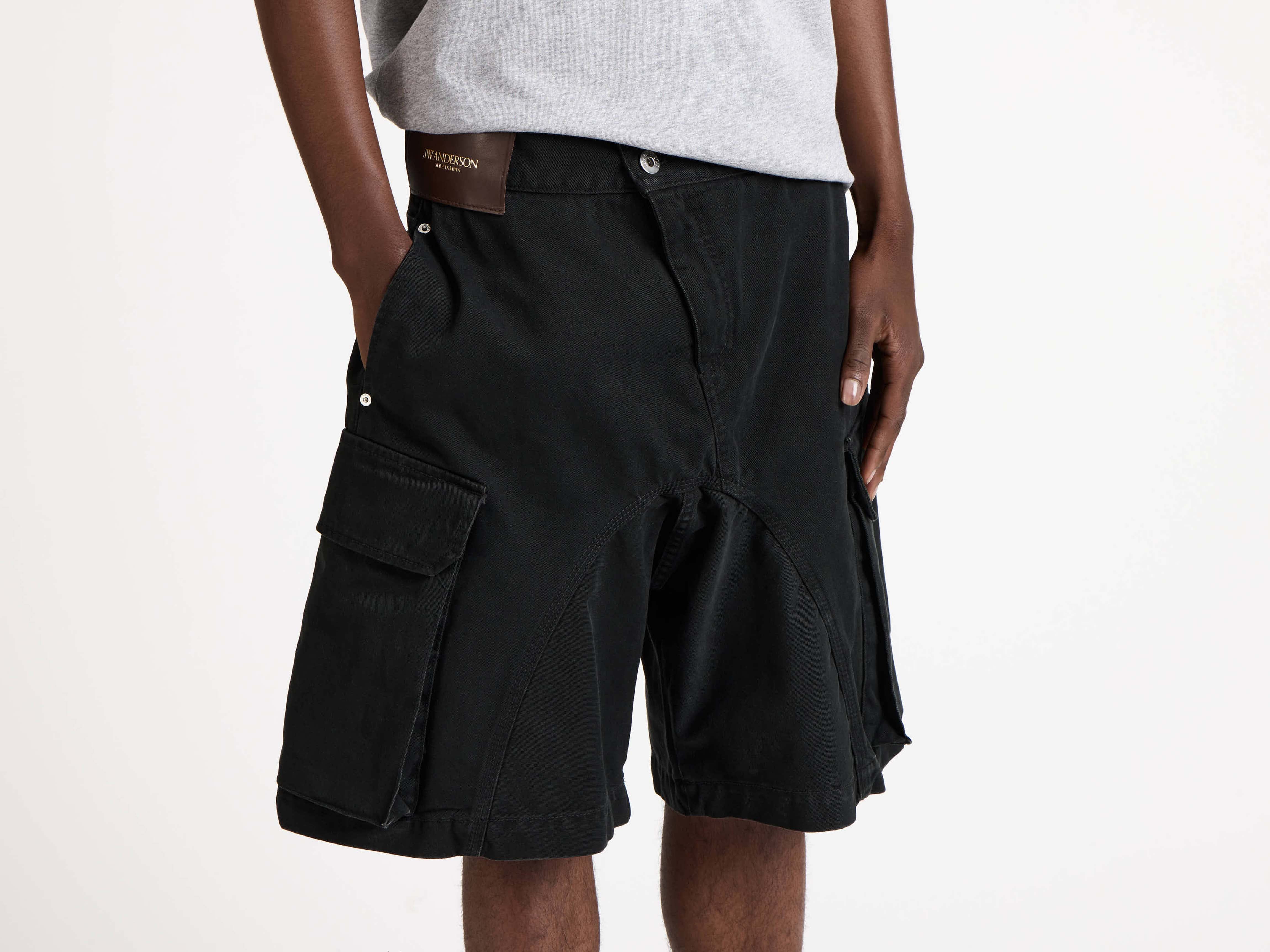 J.W.Anderson Twisted Patch Pocket Shorts Schwarz
