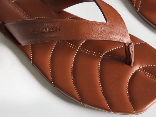 J.W.Anderson Leaf Slides Herren Braun Leder Offene Zehen